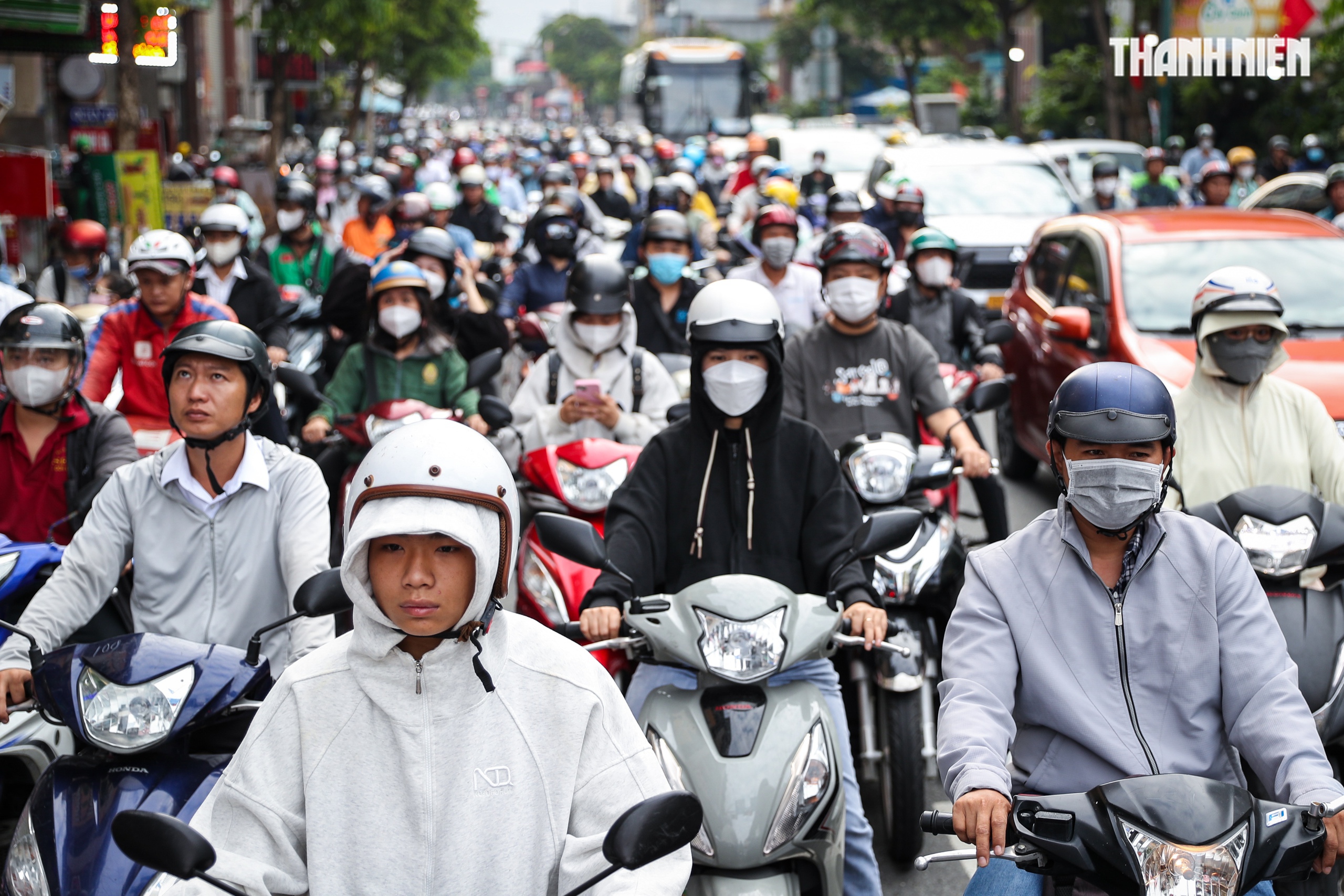 Xe kẹt cứng đường Bạch Đằng cửa ngõ sân bay Tân Sơn Nhất mỗi ngày - Ảnh 2. Xe kẹt cứng đường Bạch Đằng cửa ngõ sân bay Tân Sơn Nhất mỗi ngày - Ảnh 2.