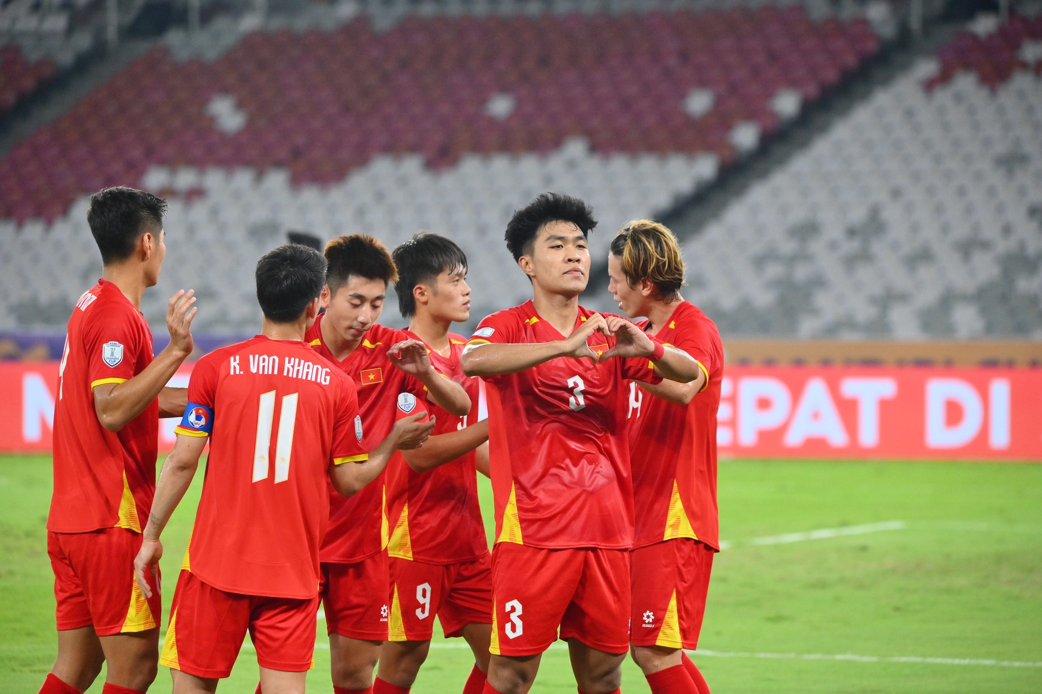 U.23 Việt Nam áp đảo đội hình tiêu biểu U.23 Đông Nam Á, sạch bóng cầu thủ Thái Lan- Ảnh 2. U.23 Việt Nam áp đảo đội hình tiêu biểu U.23 Đông Nam Á, sạch bóng cầu thủ Thái Lan- Ảnh 2.