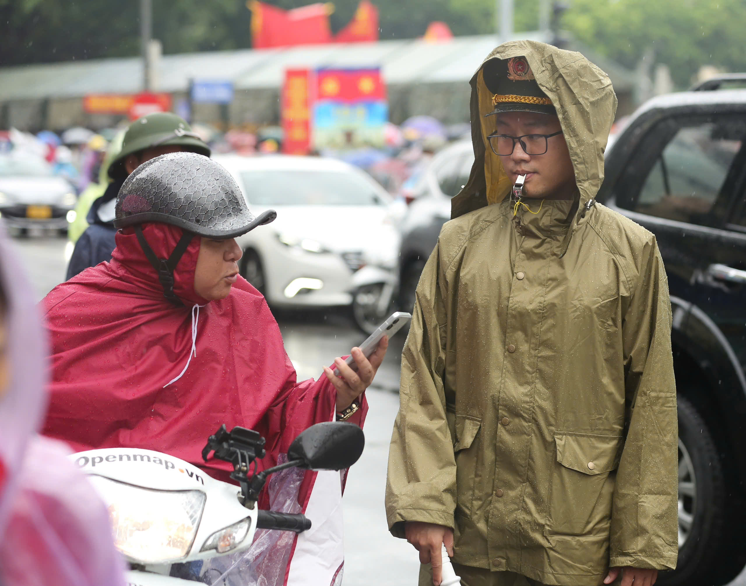 Bắt đầu phân luồng giao thông, chuẩn bị cấm đường phục vụ sơ duyệt diễu binh A80- Ảnh 3. Bắt đầu phân luồng giao thông, chuẩn bị cấm đường phục vụ sơ duyệt diễu binh A80- Ảnh 3.