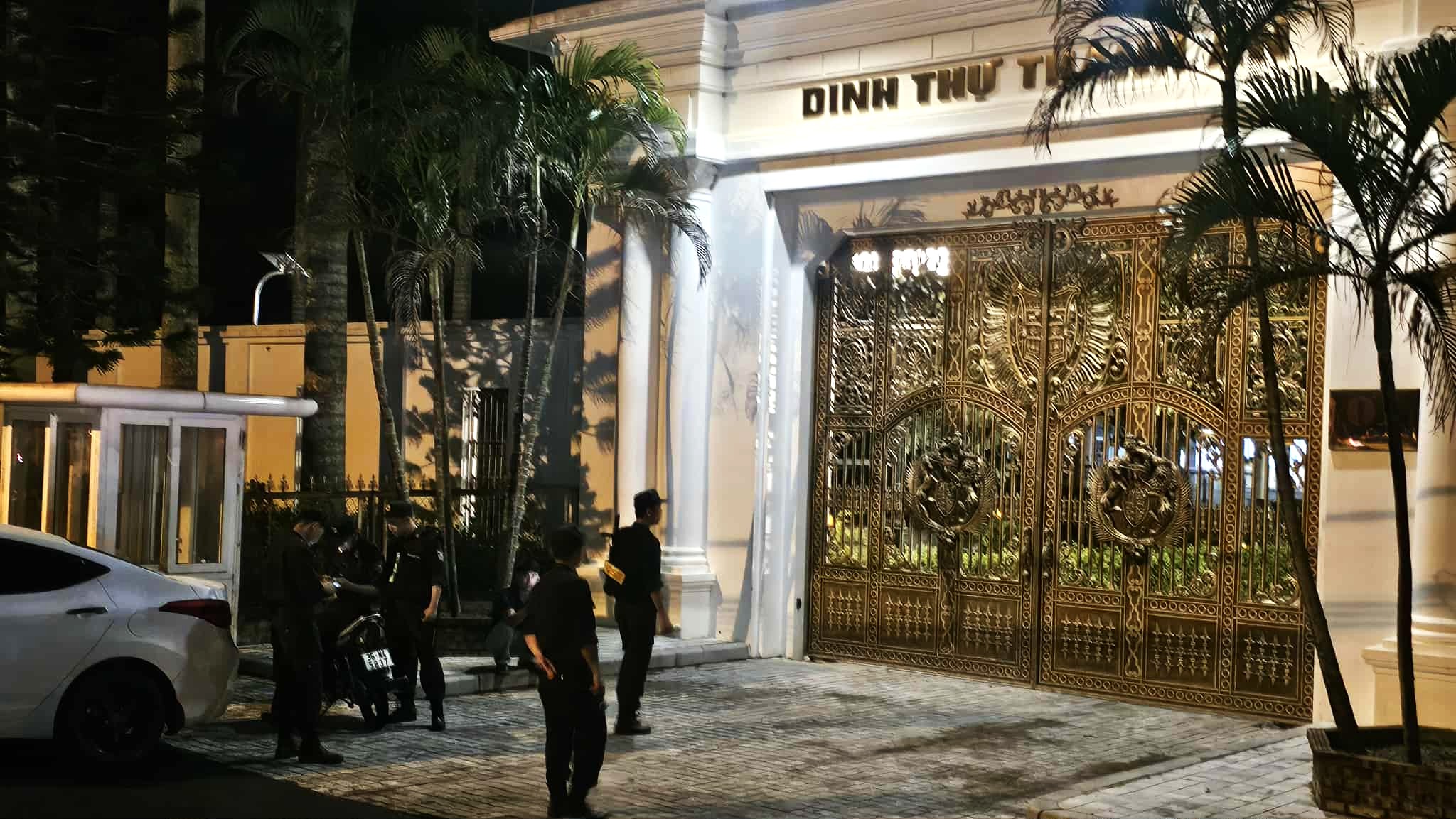 Cảnh sát xuất hiện ở nhà doanh nhân Cao Tiến Đoan - Ảnh 1.