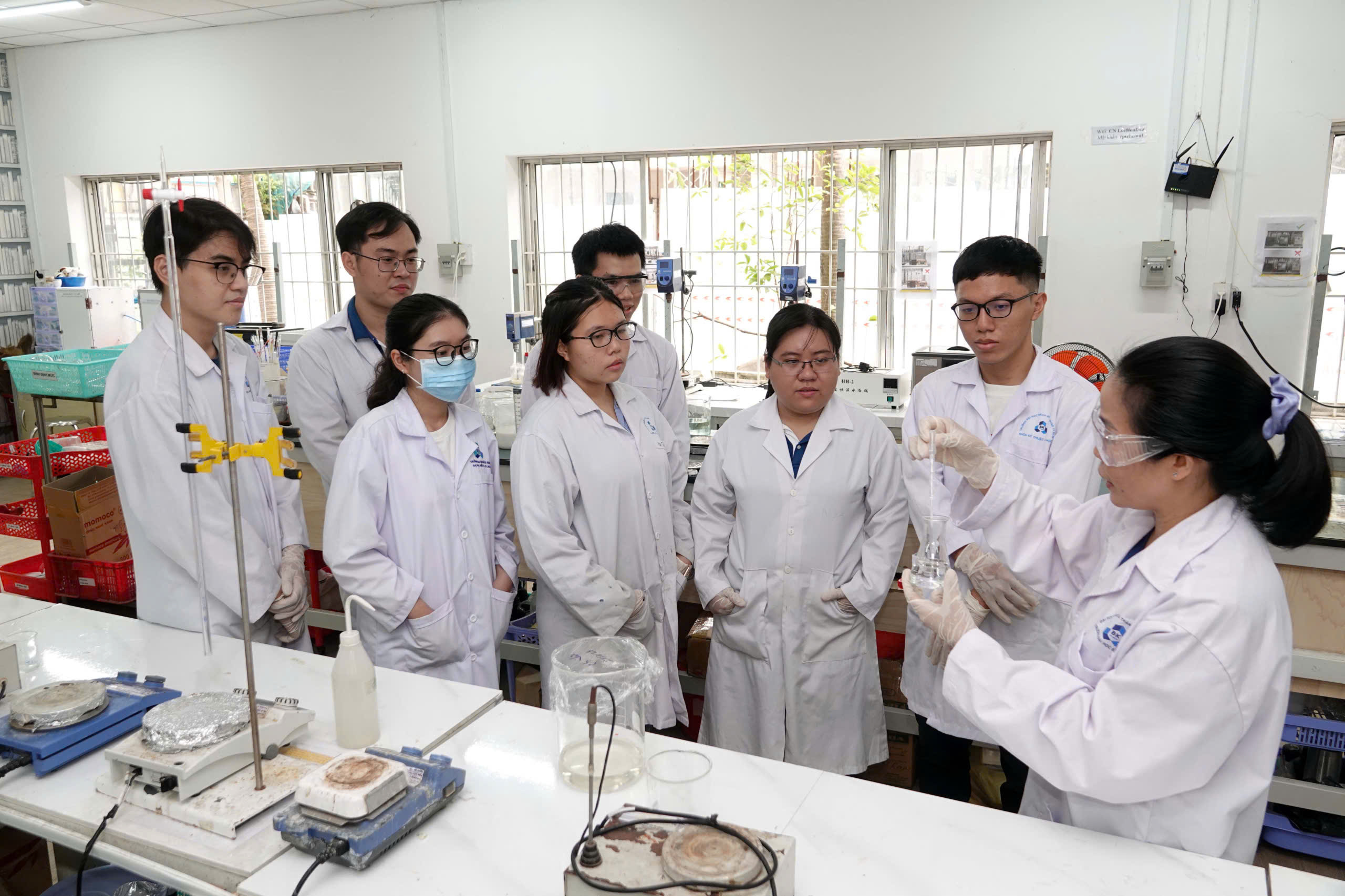 Nghị quyết 71 của Bộ Chính trị: Đột phá phát triển giáo dục - Ảnh 2.