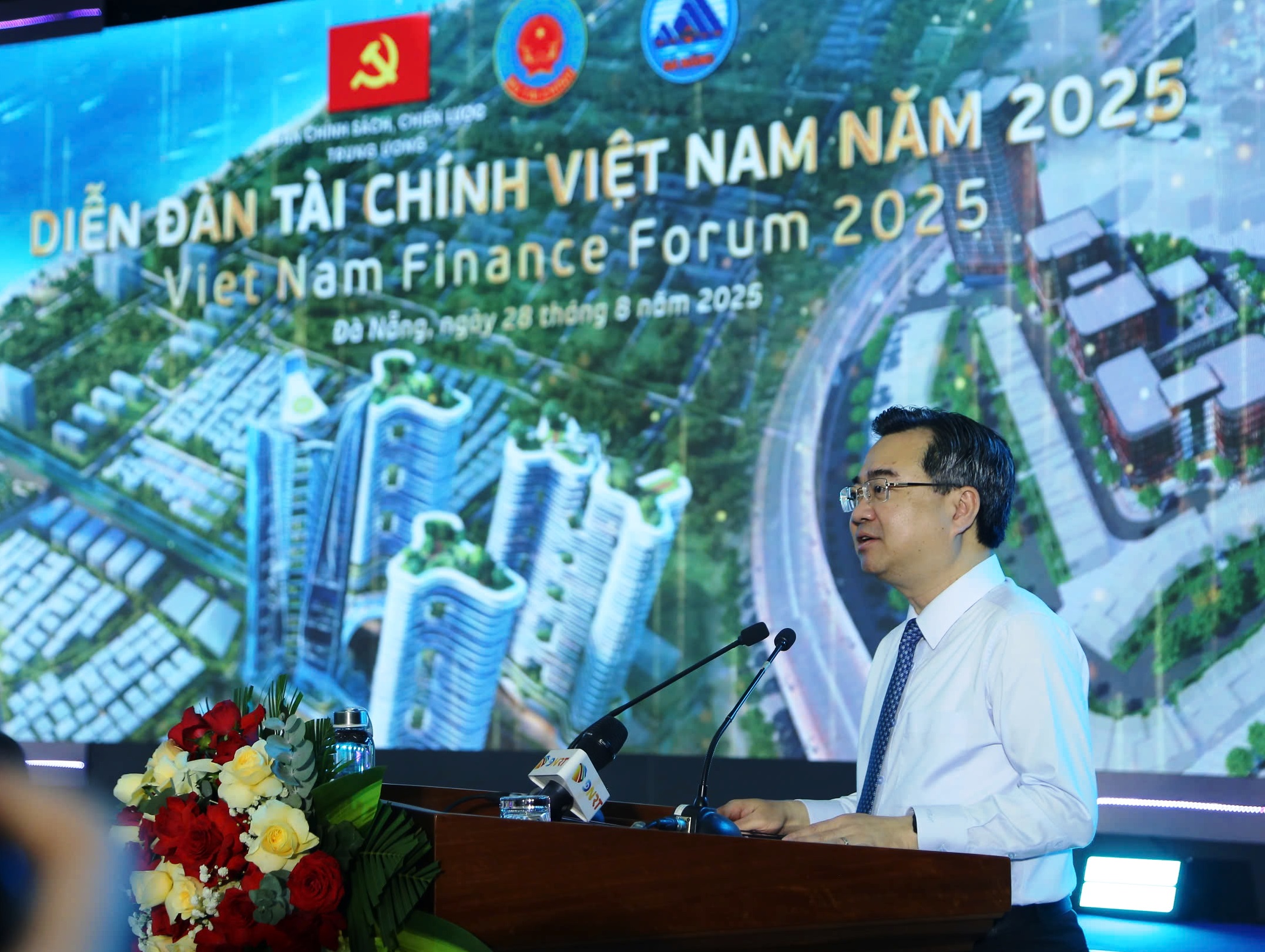 Ông Nguyễn Thanh Nghị: 3 trụ cột giúp Đà Nẵng thành trung tâm tài chính quốc tế- Ảnh 1. Ông Nguyễn Thanh Nghị: 3 trụ cột giúp Đà Nẵng thành trung tâm tài chính quốc tế- Ảnh 1.