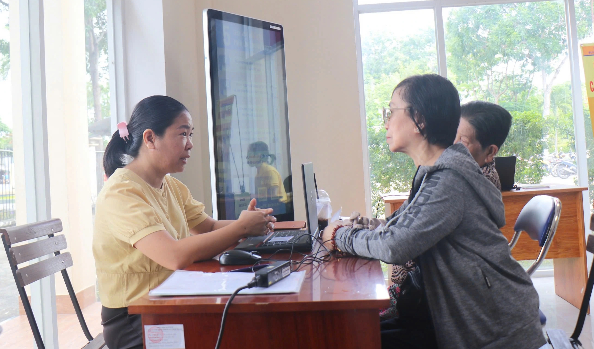 Quy định mới của TP.HCM về chi thu nhập tăng thêm cho cán bộ- Ảnh 1. Quy định mới của TP.HCM về chi thu nhập tăng thêm cho cán bộ- Ảnh 1.