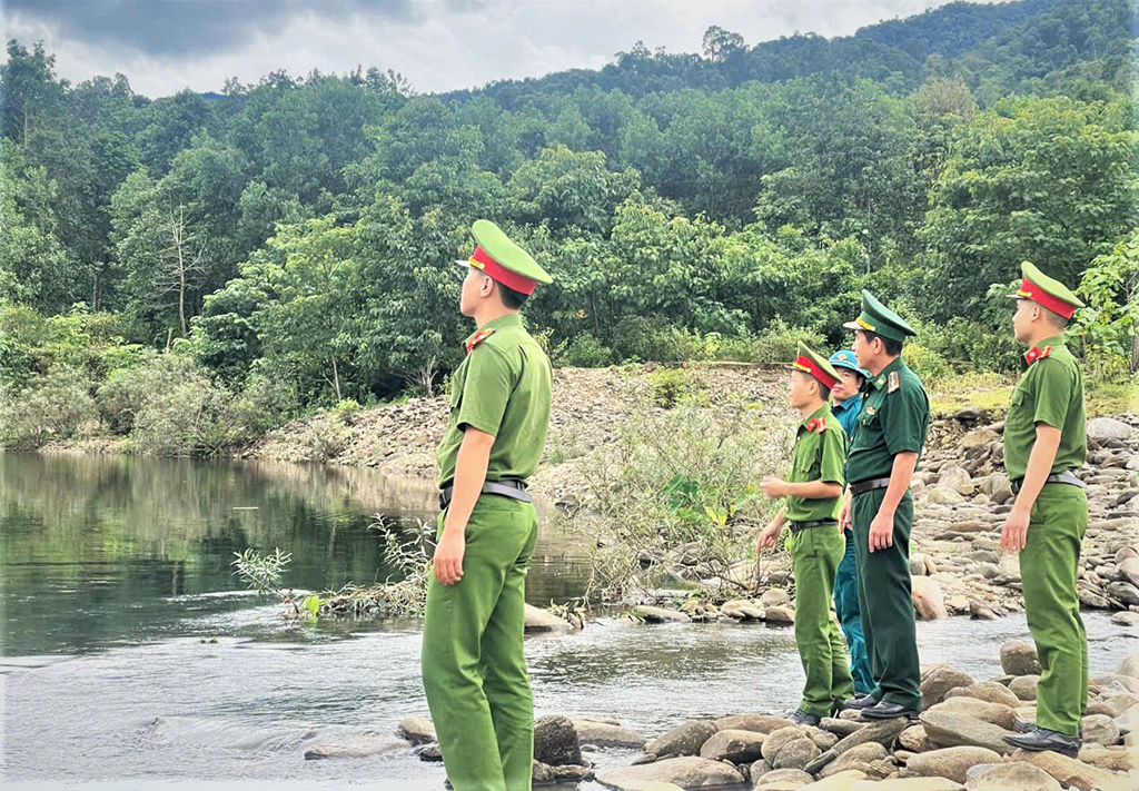 Giữ Tổ quốc bình yên: Hết lòng vì người dân vùng biên Hà Tĩnh - Ảnh 3. Giữ Tổ quốc bình yên: Hết lòng vì người dân vùng biên Hà Tĩnh - Ảnh 3.