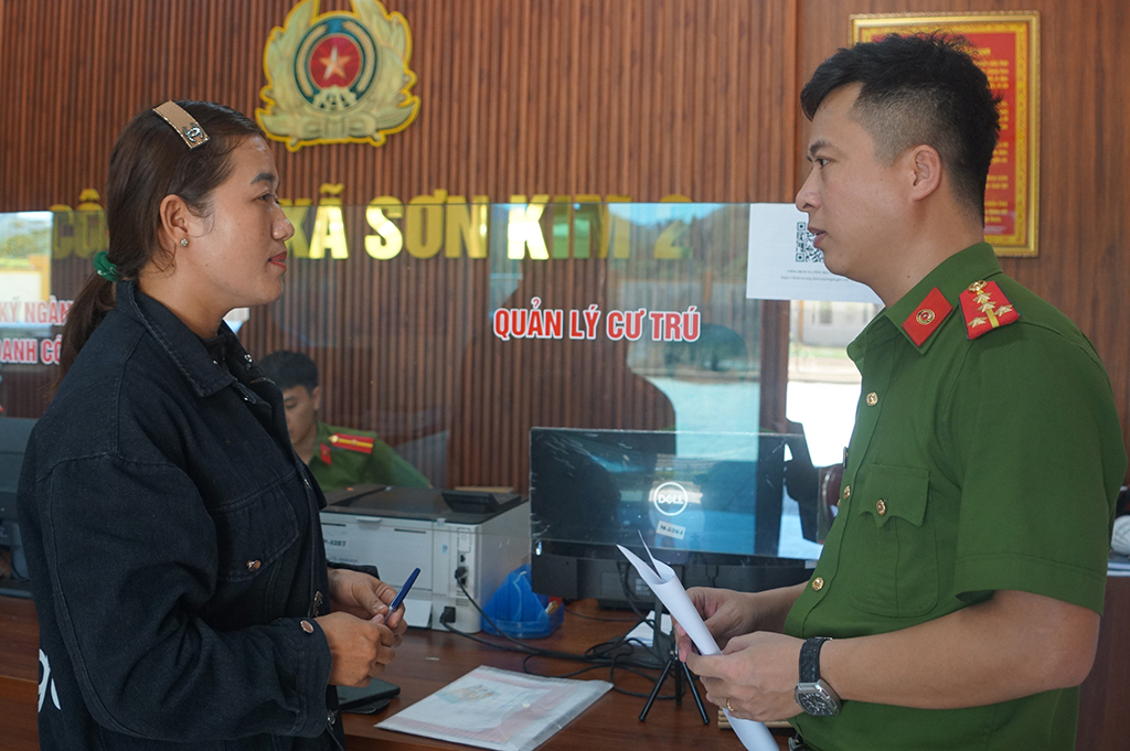 Giữ Tổ quốc bình yên: Hết lòng vì người dân vùng biên Hà Tĩnh - Ảnh 2. Giữ Tổ quốc bình yên: Hết lòng vì người dân vùng biên Hà Tĩnh - Ảnh 2.