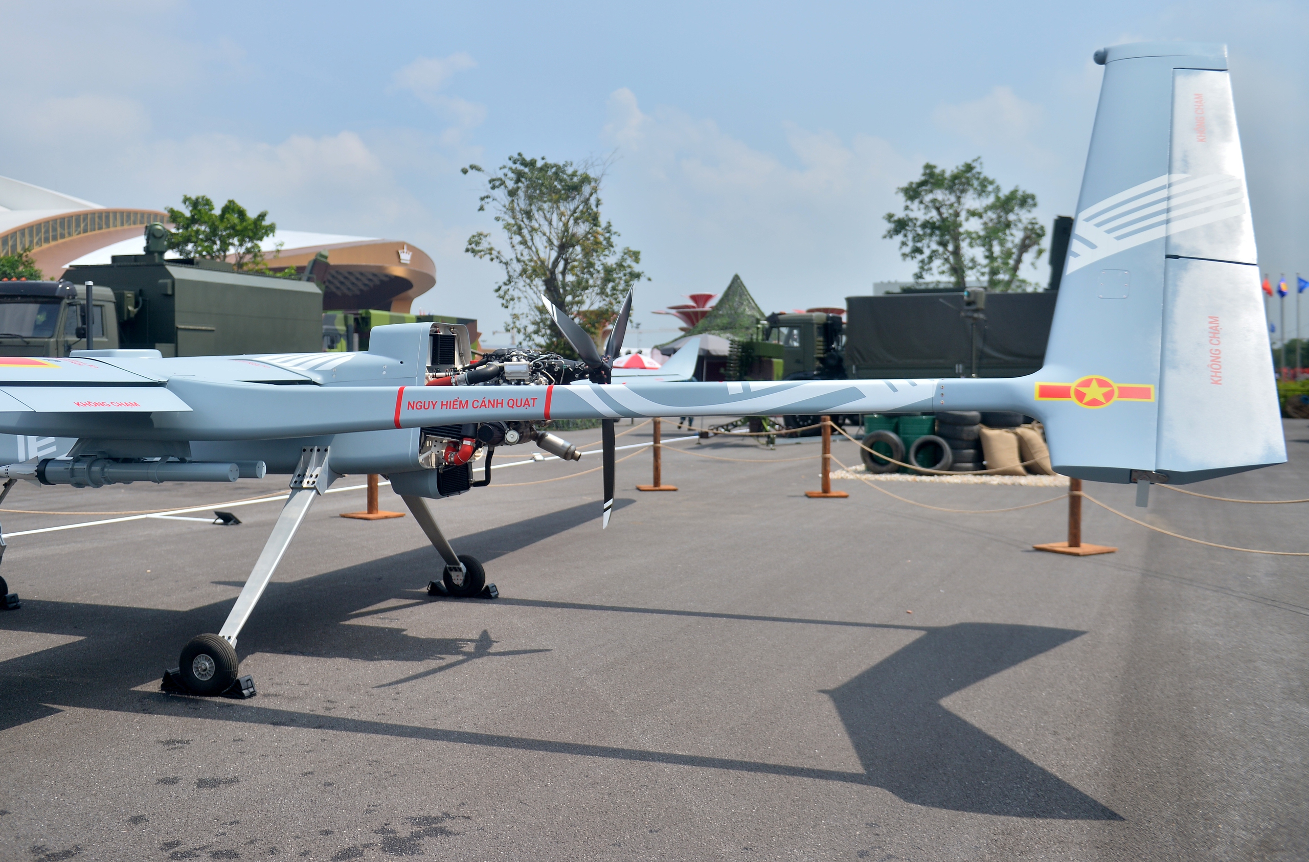 - Ảnh 4. Cận cảnh UAV Việt Nam sản xuất dài 17m, mang được tên lửa, bom thông minh - Ảnh 4.