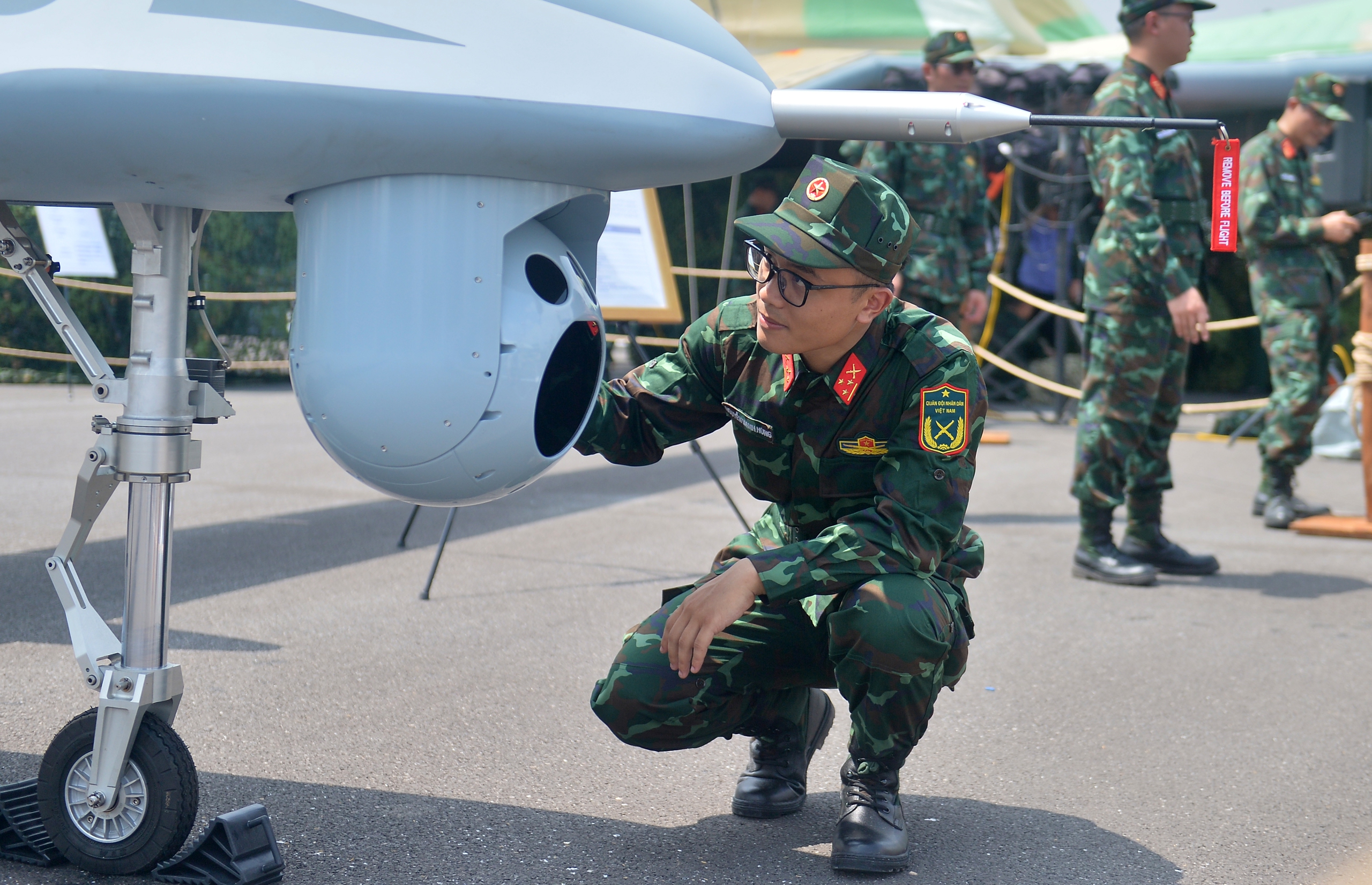 - Ảnh 3. Cận cảnh UAV Việt Nam sản xuất dài 17m, mang được tên lửa, bom thông minh - Ảnh 3.