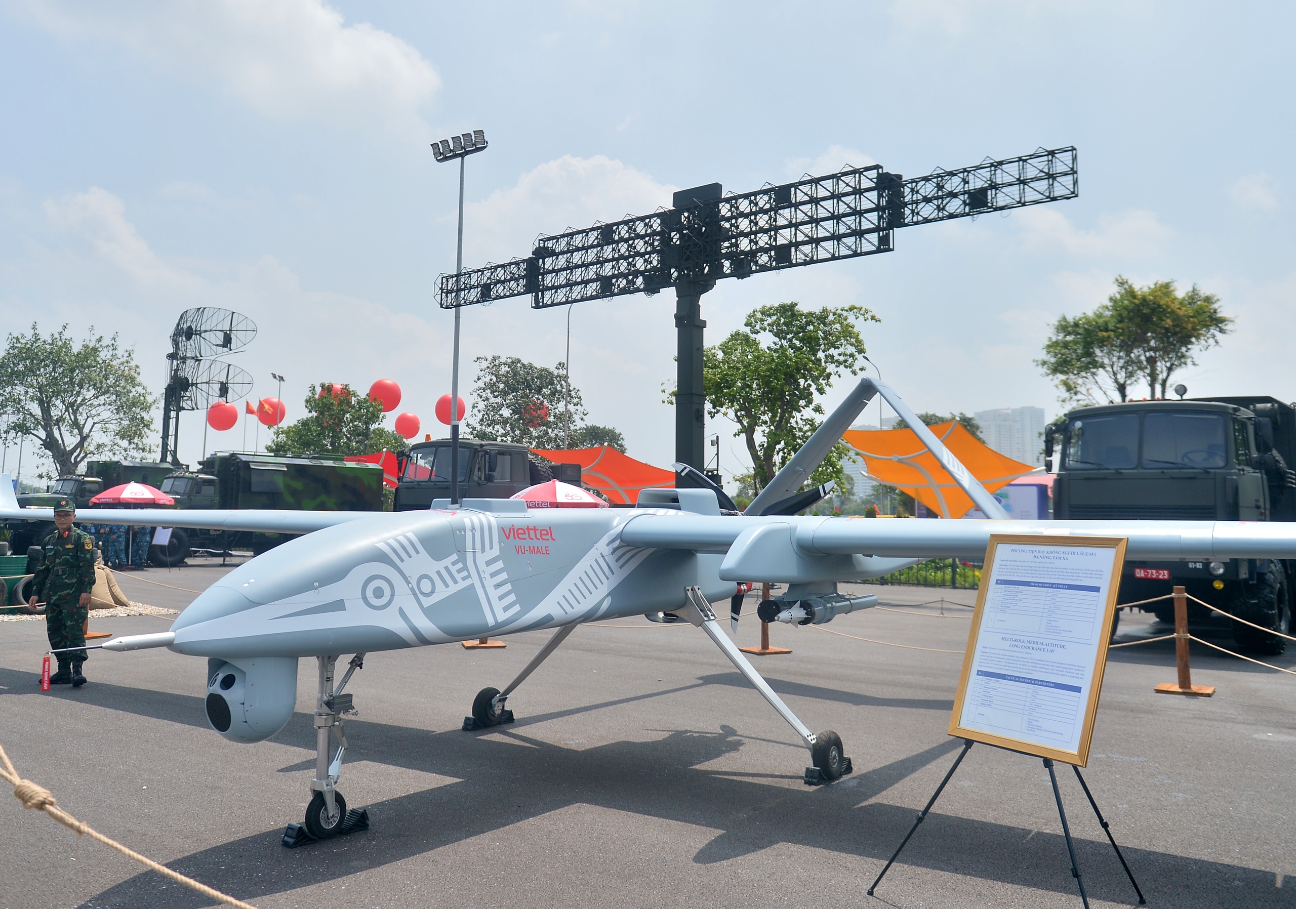- Ảnh 2. Cận cảnh UAV Việt Nam sản xuất dài 17m, mang được tên lửa, bom thông minh - Ảnh 2.