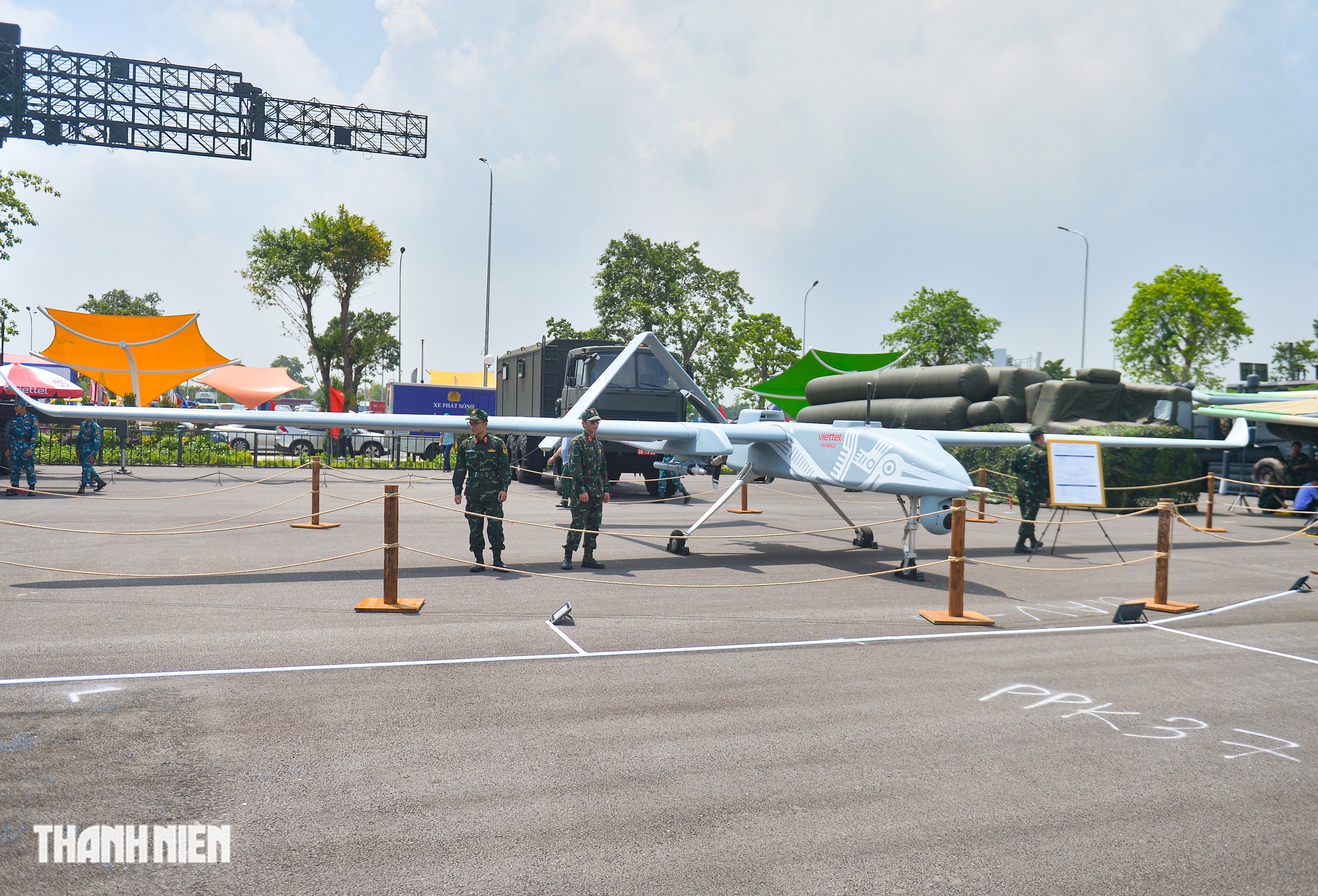- Ảnh 1. Cận cảnh UAV Việt Nam sản xuất dài 17m, mang được tên lửa, bom thông minh - Ảnh 1.