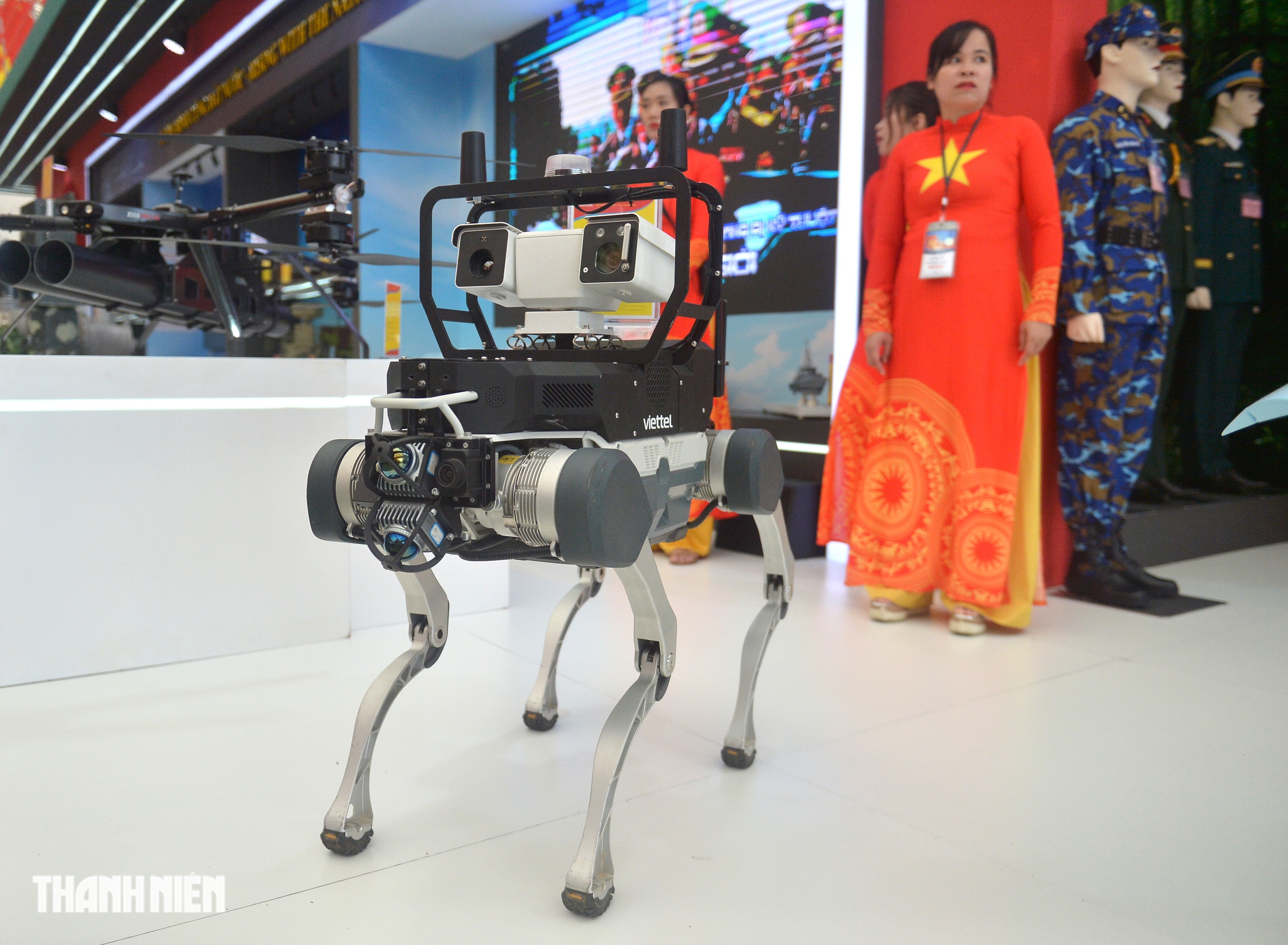 - Ảnh 1. Robot tuần tra an ninh của quân đội lần đầu công bố có gì đặc biệt? - Ảnh 1.