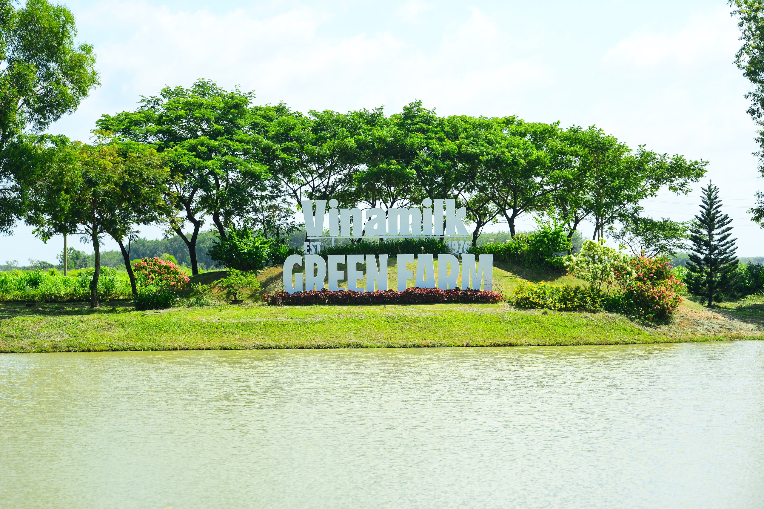 Vinamilk 'mở khóa tự nhiên' ở trang trại Green Farm để phát triển bền vững - Ảnh 1.