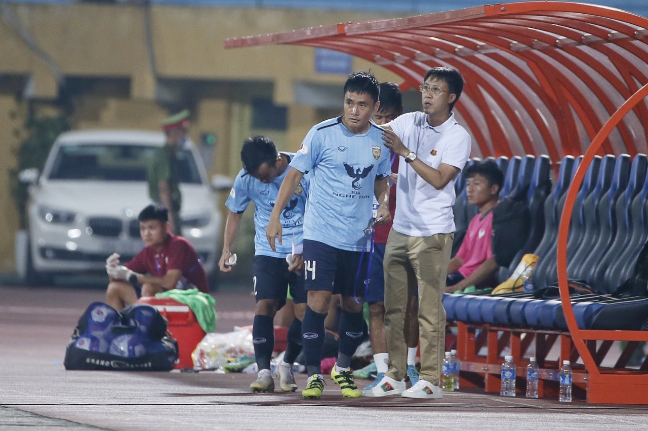HLV Nguyễn Thành Công giúp CLB Hà Tĩnh trở thành đội bóng khó bị đánh bại nhất V-League HLV Nguyễn Thành Công giúp CLB Hà Tĩnh trở thành đội bóng khó bị đánh bại nhất V-League