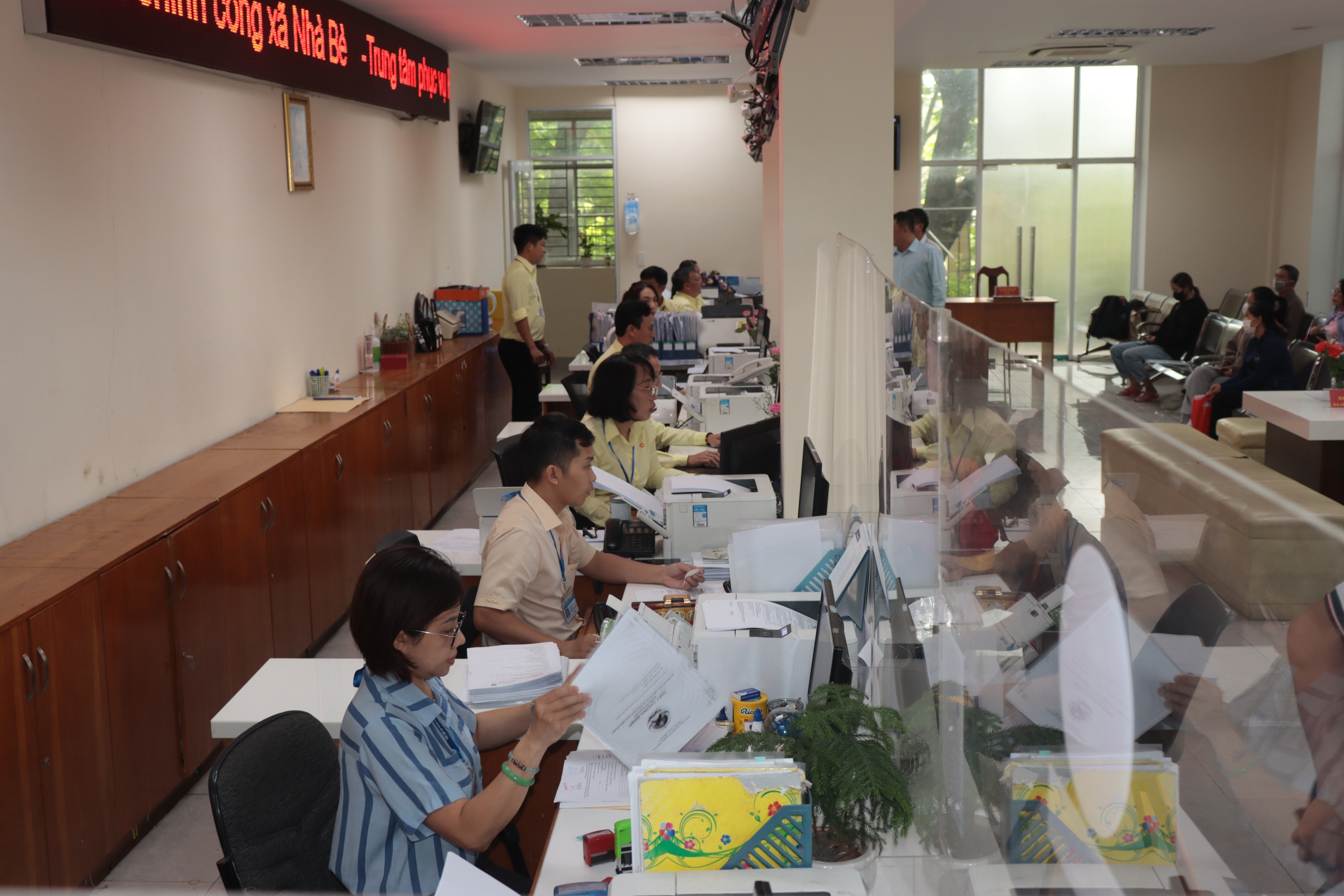 Cán bộ nghỉ việc ở TP.HCM được vay 300 triệu để tìm việc- Ảnh 1. Cán bộ nghỉ việc ở TP.HCM được vay 300 triệu để tìm việc- Ảnh 1.