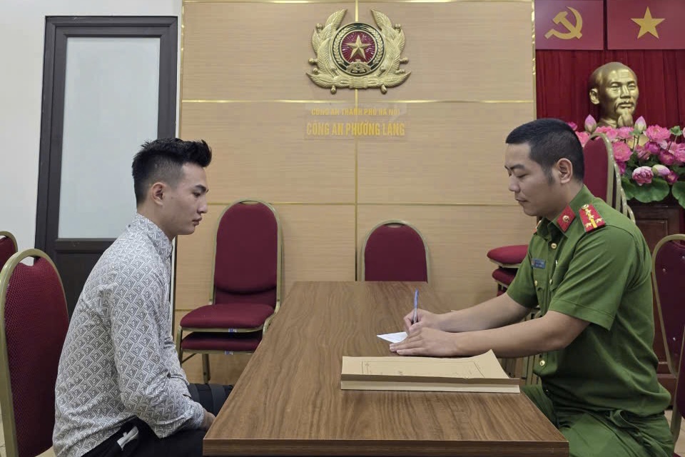 Tạm giữ nam thanh niên vi phạm nồng độ cồn, thông chốt A80 - Ảnh 1.