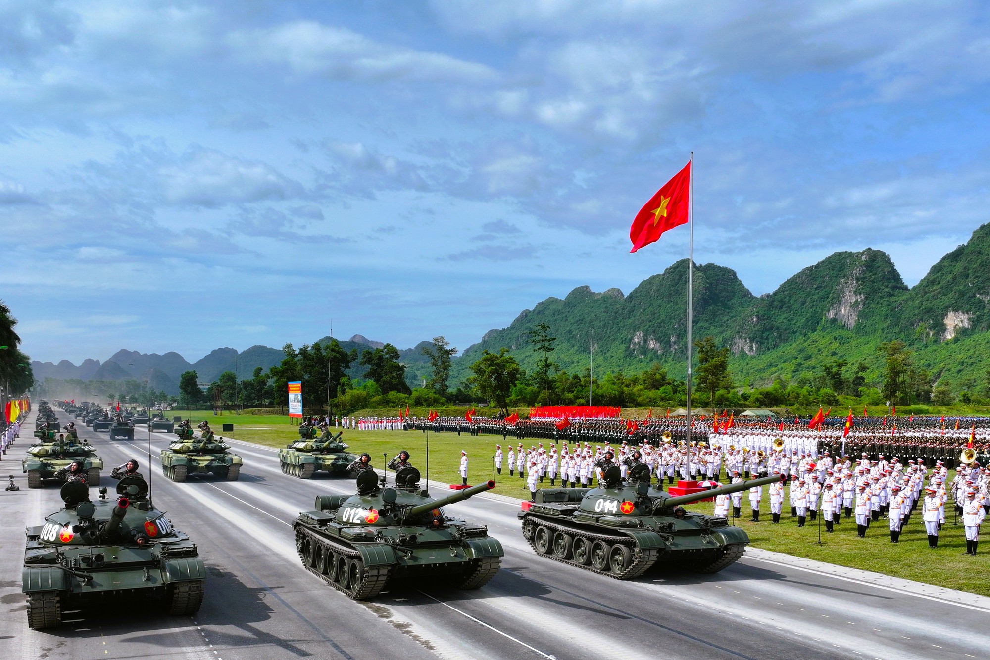 Hùng tráng những đoàn quân quyết thắng- Ảnh 1. Hùng tráng những đoàn quân quyết thắng- Ảnh 1.