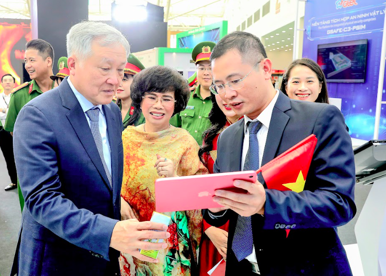 Lần đầu tiên hộp sữa có công nghệ blockchain truy xuất nguồn gốc, không thể làm giả- Ảnh 1.