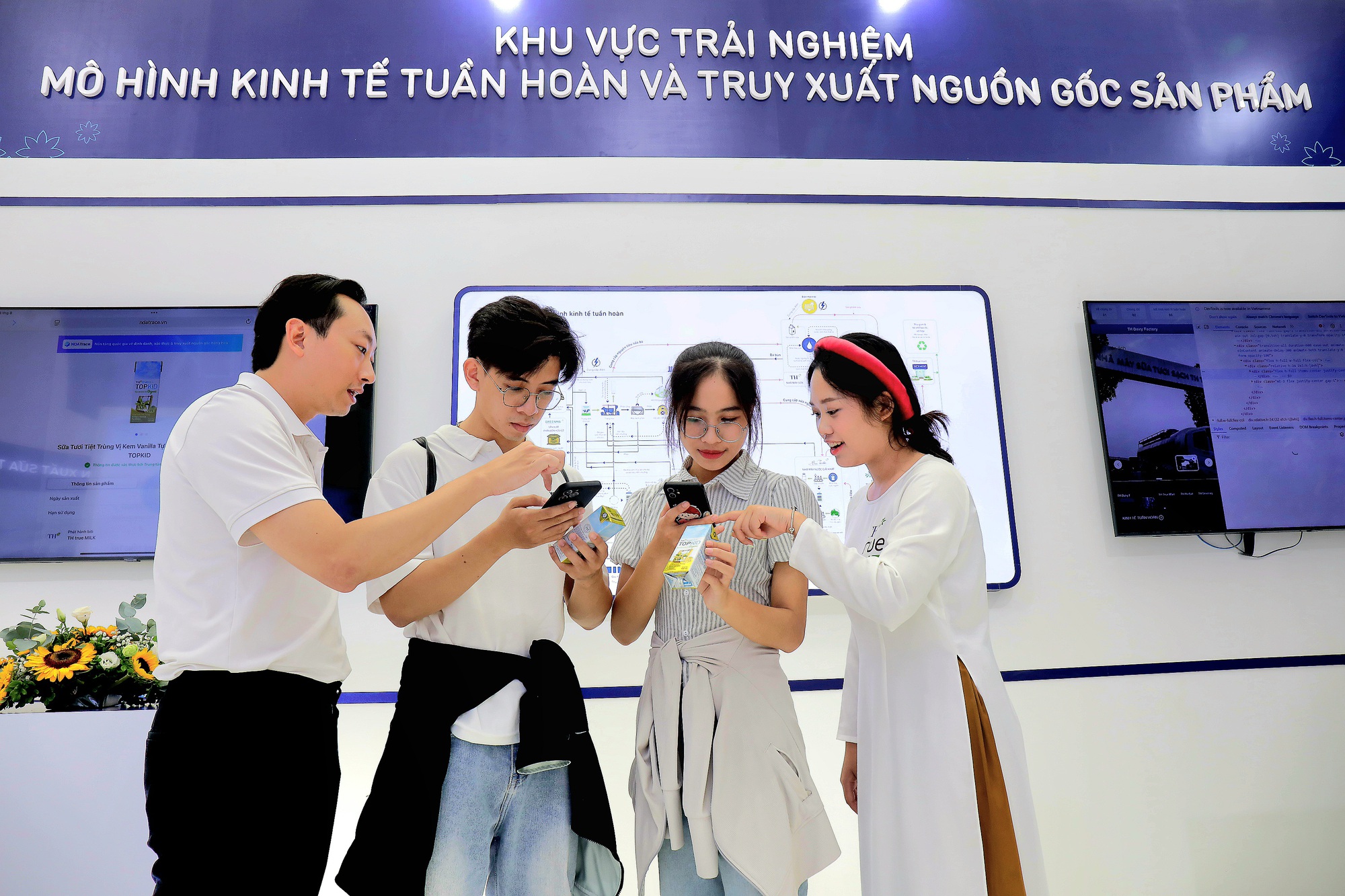 Lần đầu tiên hộp sữa có công nghệ blockchain truy xuất nguồn gốc, không thể làm giả- Ảnh 2.