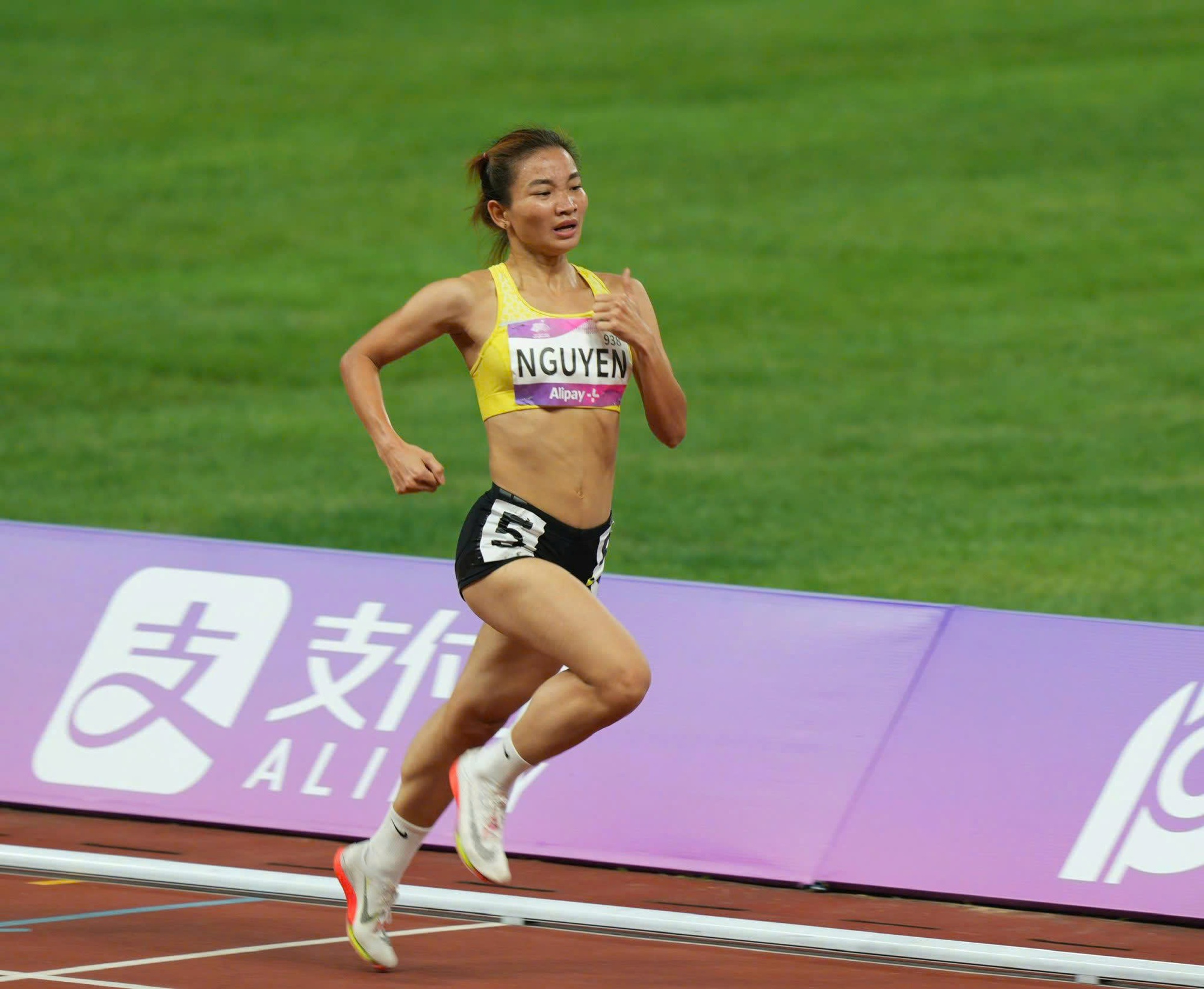Królowa lekkoatletyki Nguyen Thi Oanh: „Sport zmienił moje życie” – zdjęcie 2. Nữ hoàng điền kinh Nguyễn Thị Oanh: ‘Thể thao thay đổi cuộc đời tôi'- Ảnh 2.