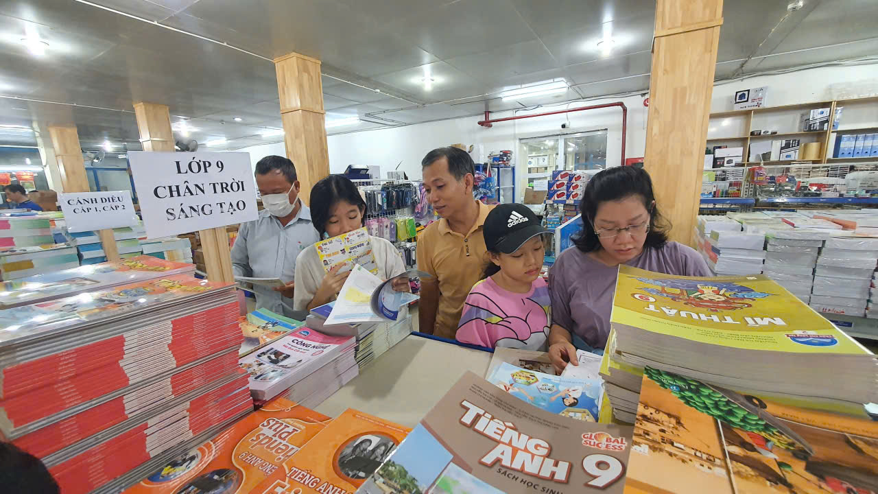 Phân biệt sách giáo khoa thật - giả thế nào? - Ảnh 2.