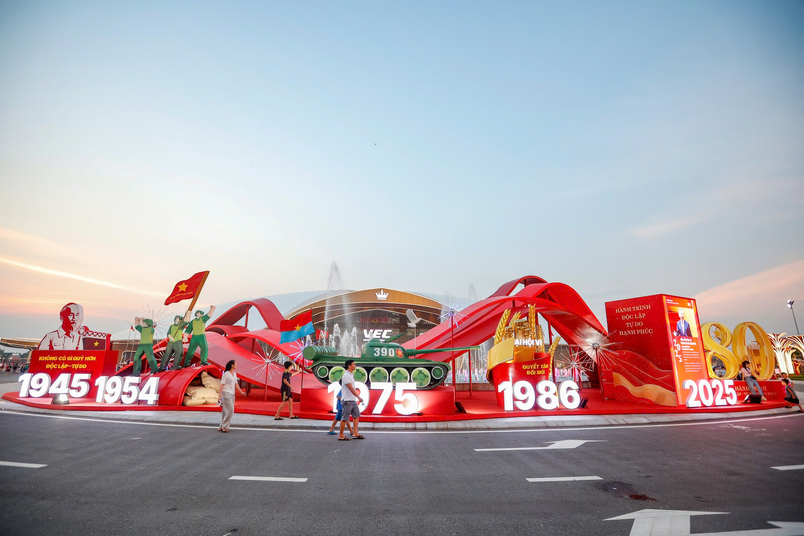Những 'tọa độ check-in' tại triển lãm '80 năm hành trình Độc lập-Tự do-Hạnh phúc' - Ảnh 2.