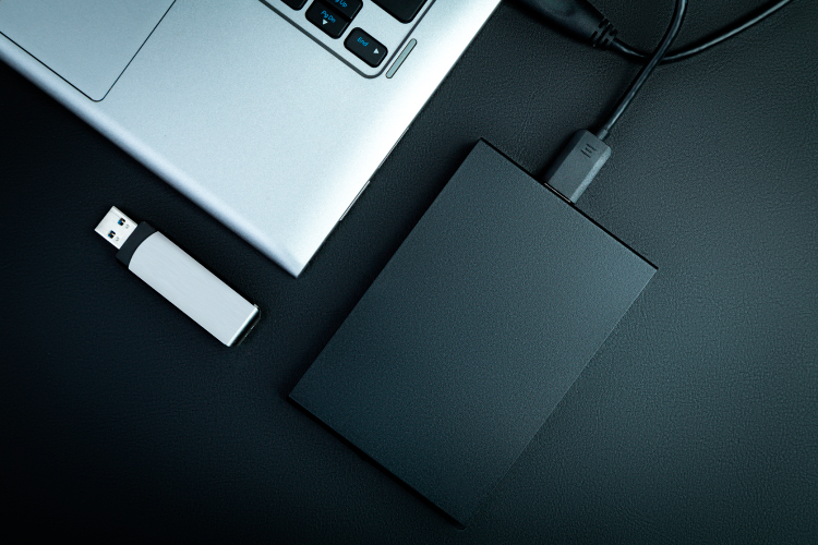 Nên chọn ổ flash USB hay ổ cứng ngoài để lưu trữ dữ liệu - Ảnh 1.