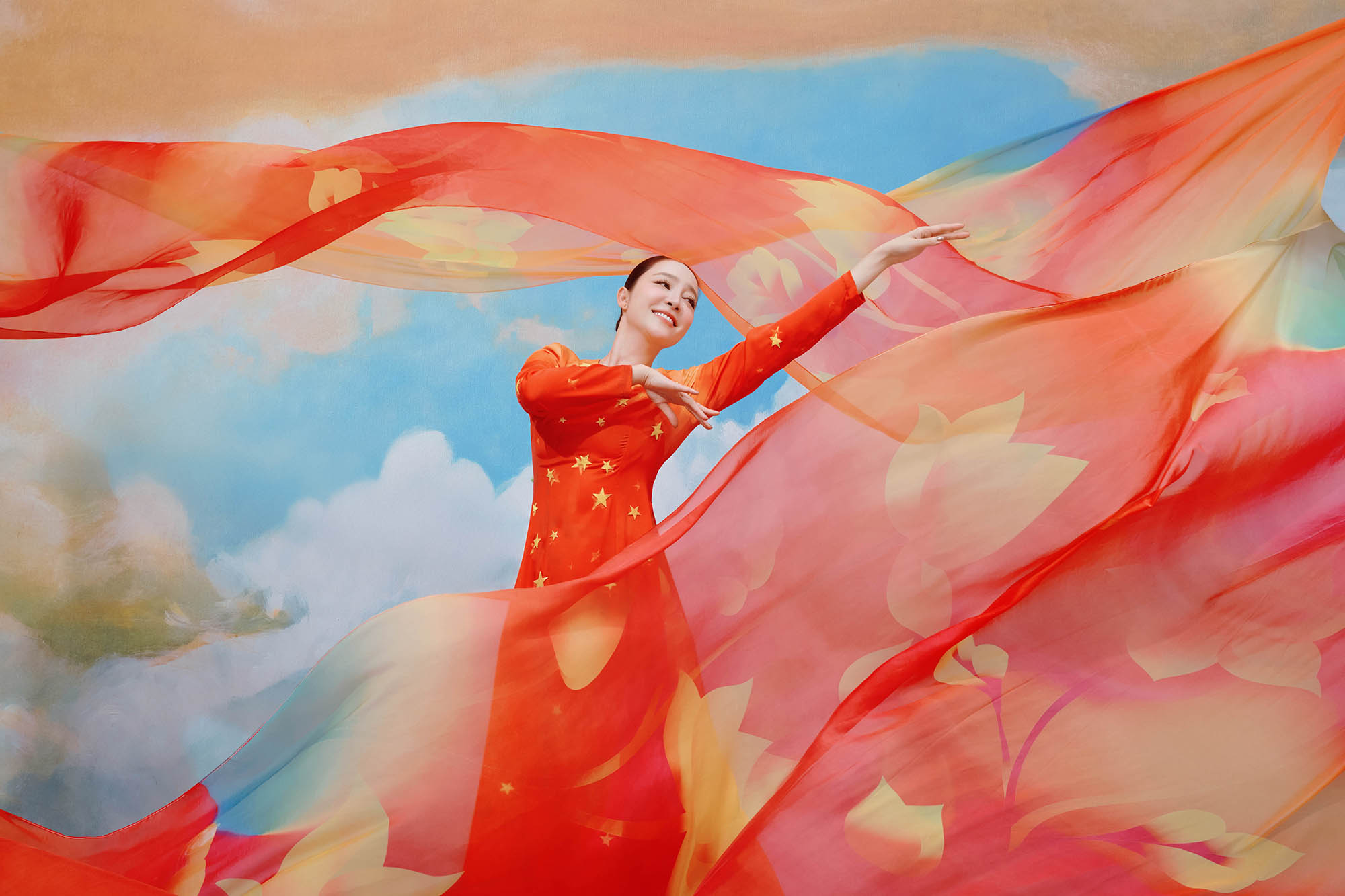 'Chim công làng múa' Linh Nga rạng rỡ trong thiết kế áo dài của Thủy Nguyễn- Ảnh 5. 'Chim công làng múa' Linh Nga rạng rỡ trong thiết kế áo dài của Thủy Nguyễn- Ảnh 5.