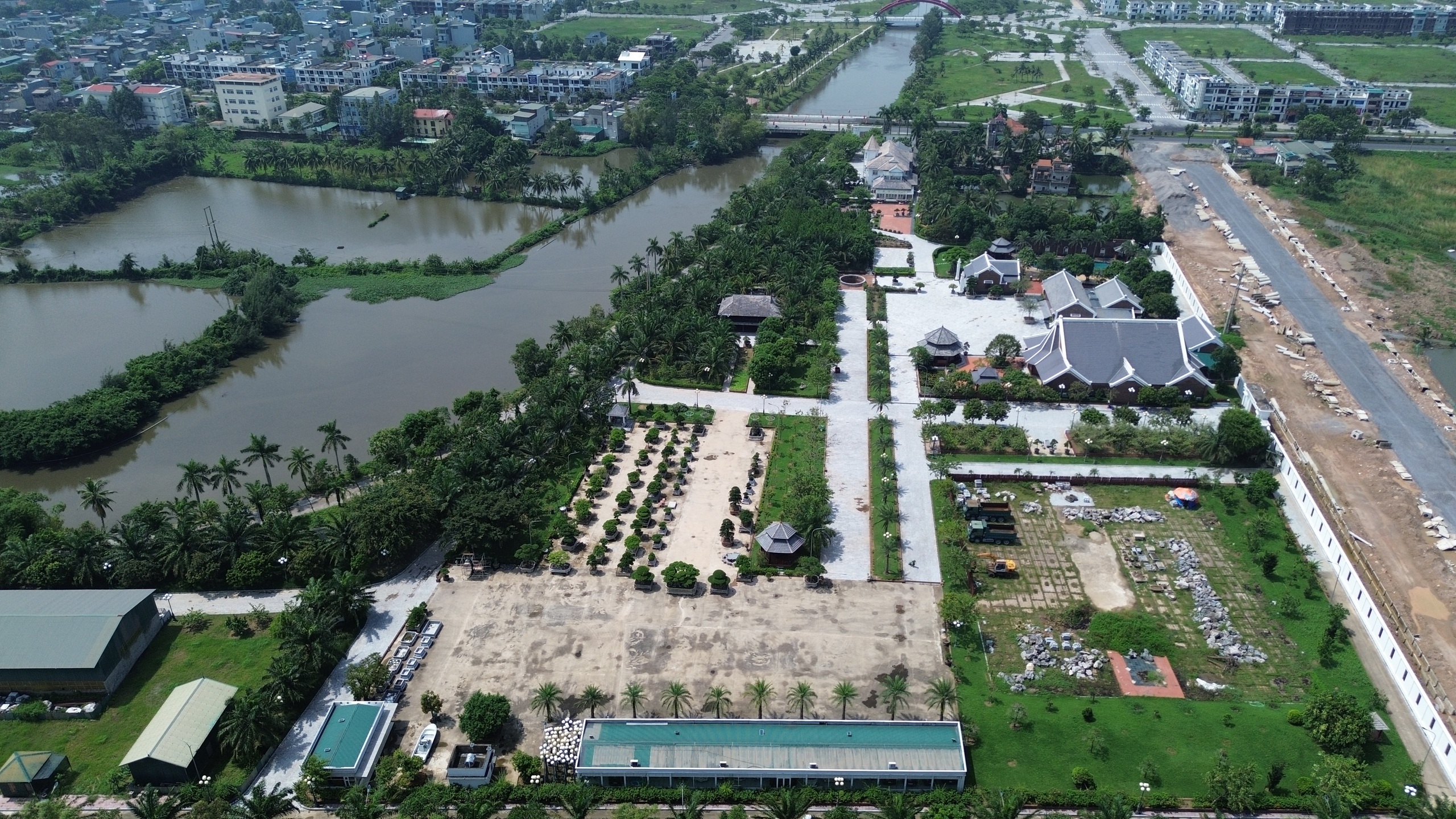 Bạch dinh ' khủng ' 50 . 000 M2 của bầu Đoan bị khám xét điều tra - Ảnh 2. Bạch dinh ' khủng ' 50 . 000 M2 của bầu Đoan bị khám xét điều tra - Ảnh 2.
