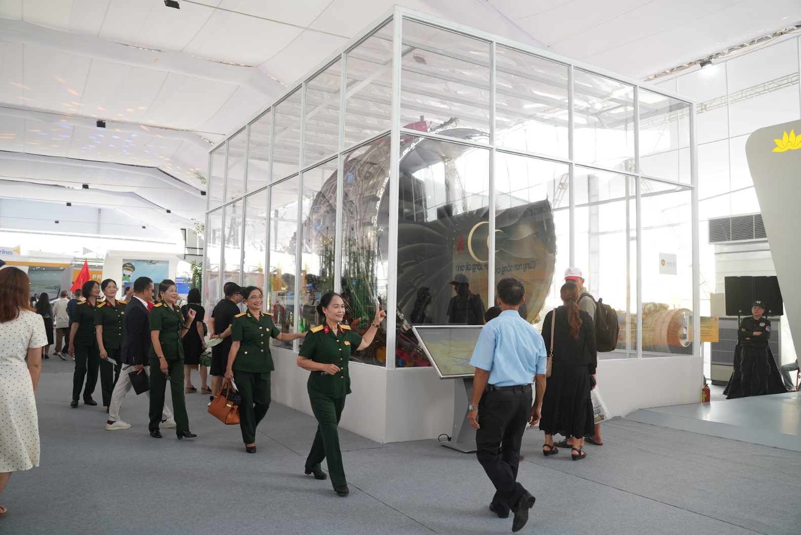 Chiêm ngưỡng ‘trái tim’ Airbus A350 của Vietnam Airlines tại Triển lãm A80 - Ảnh 5.