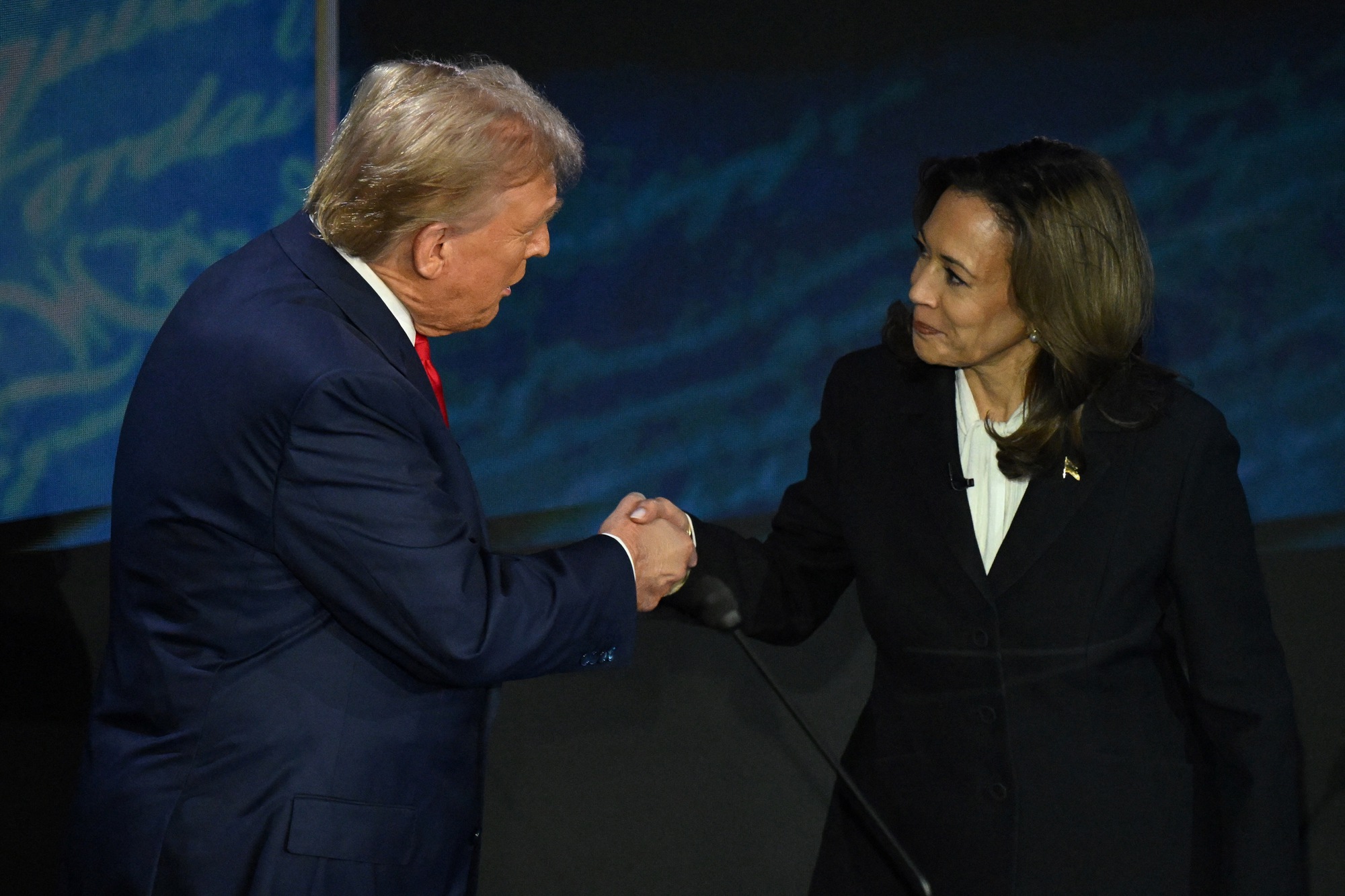 Tổng thống Trump rút quyền được Mật vụ Mỹ bảo vệ của bà Kamala Harris? - Ảnh 1.