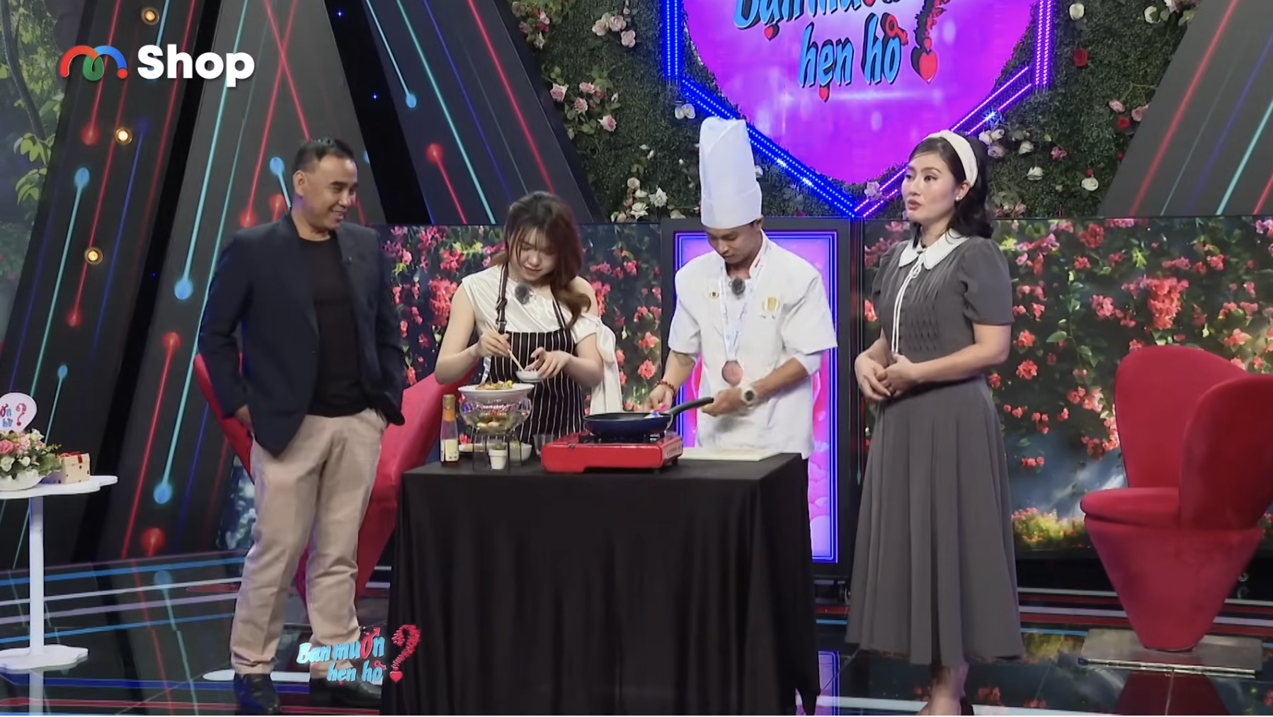 Bếp trưởng trổ tài nấu ăn trên show hẹn hò, chinh phục được cô giáo xinh đẹp - Ảnh 4.