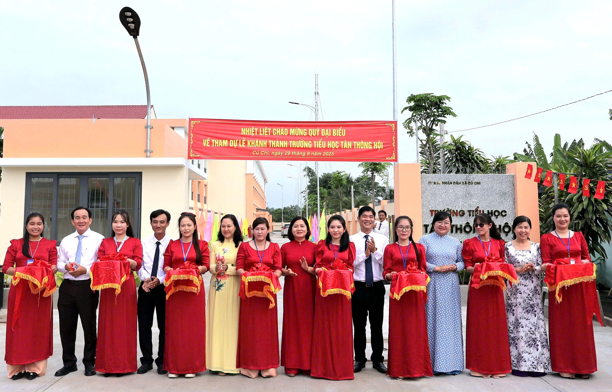 Khánh thành Trường Tiểu học Tân Thông Hội hơn 110 tỉ đồng tại Củ Chi - Ảnh 2.