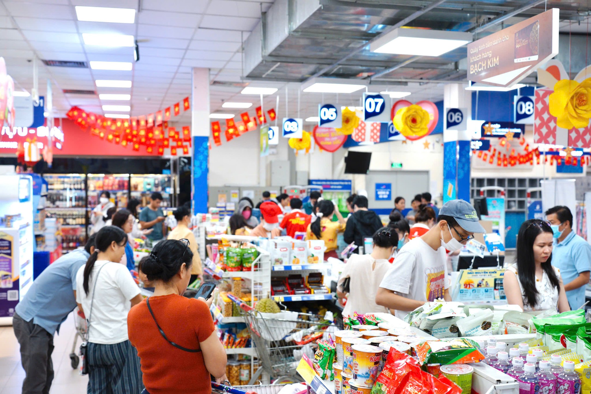 Tự hào hàng Việt lan tỏa từ Co.opmart đến mọi nhà - Ảnh 1.