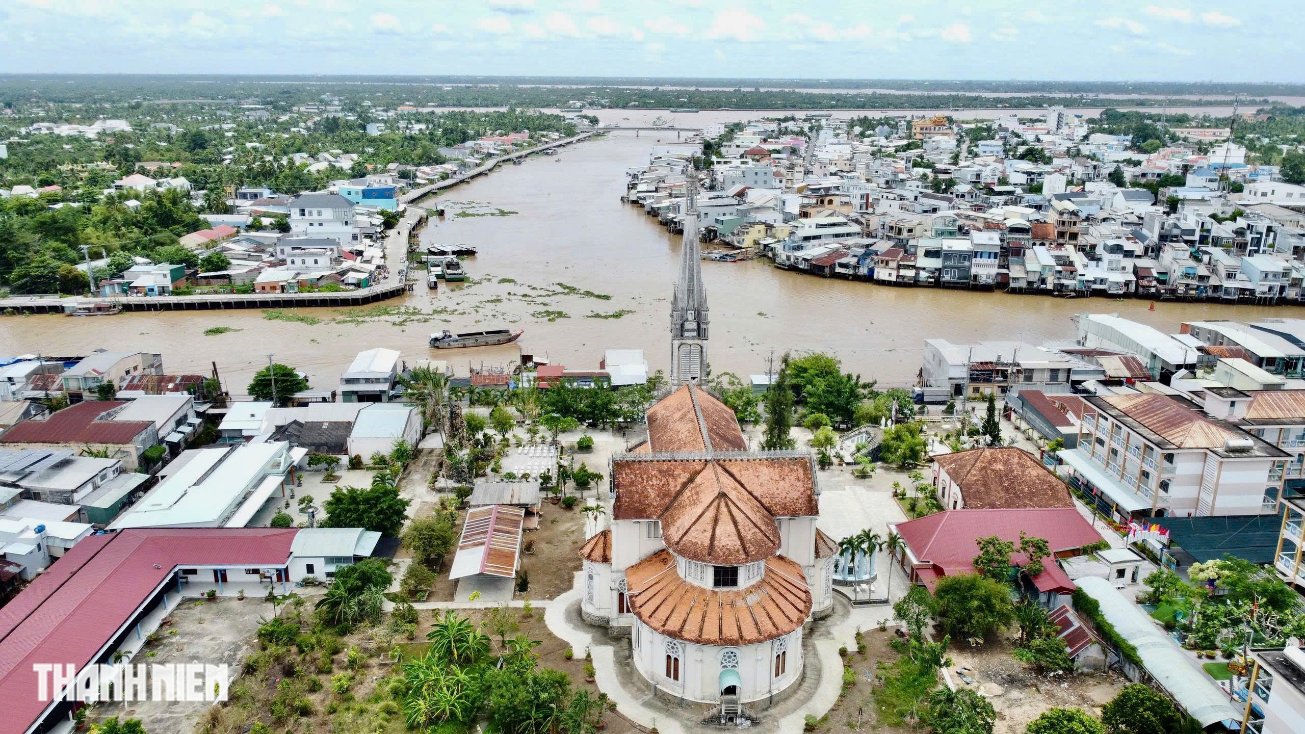 Restaurering av Cai Bes flytande marknad vid Dong Hoa Hieps festival i den gamla byn Dong Thap - Foto 1. Phục dựng chợ nổi Cái Bè tại lễ hội Làng cổ Đông Hòa Hiệp, Đồng Tháp- Ảnh 1.