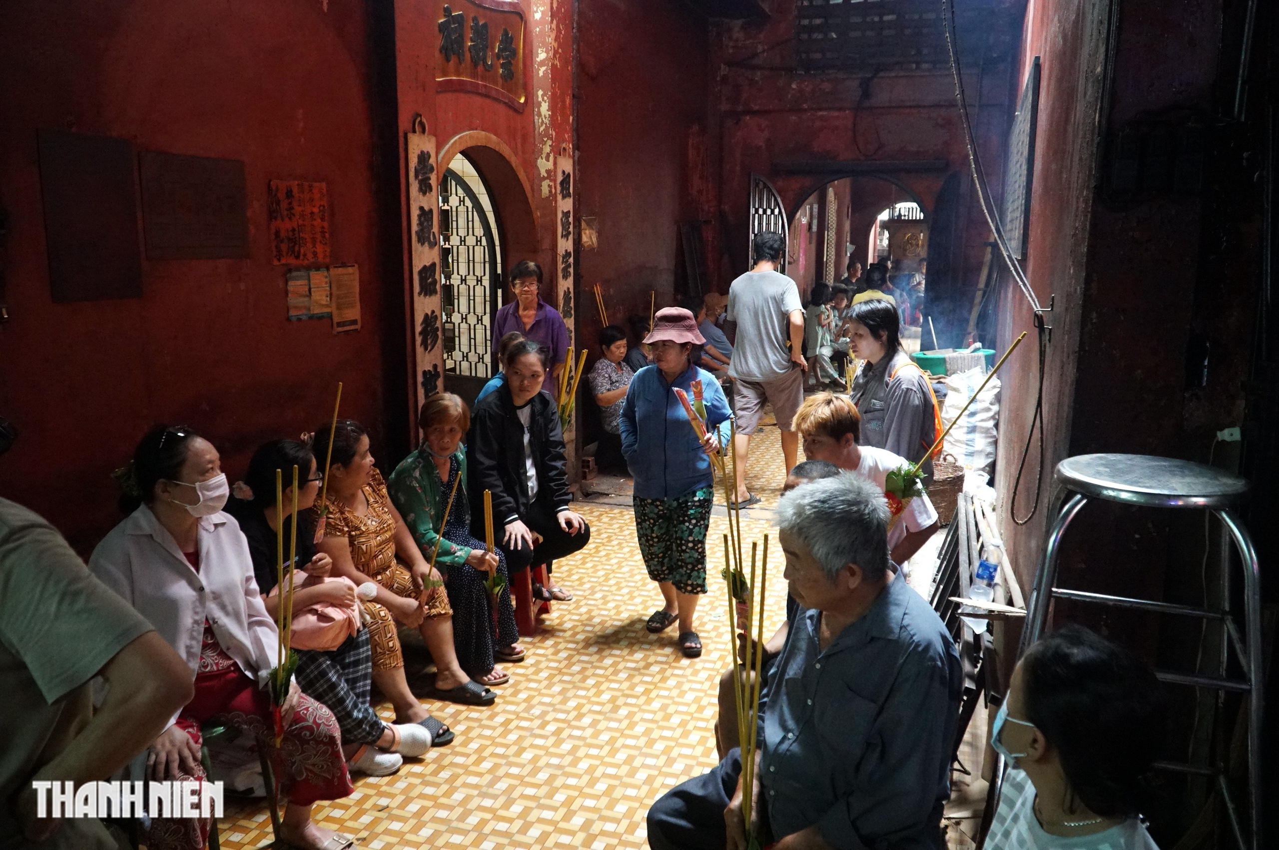 Hàng trăm người tham dự lễ xá tội vong nhân tại chùa Khánh Vân Nam Viện - Ảnh 6. Hàng trăm người tham dự lễ xá tội vong nhân tại chùa Khánh Vân Nam Viện - Ảnh 6.