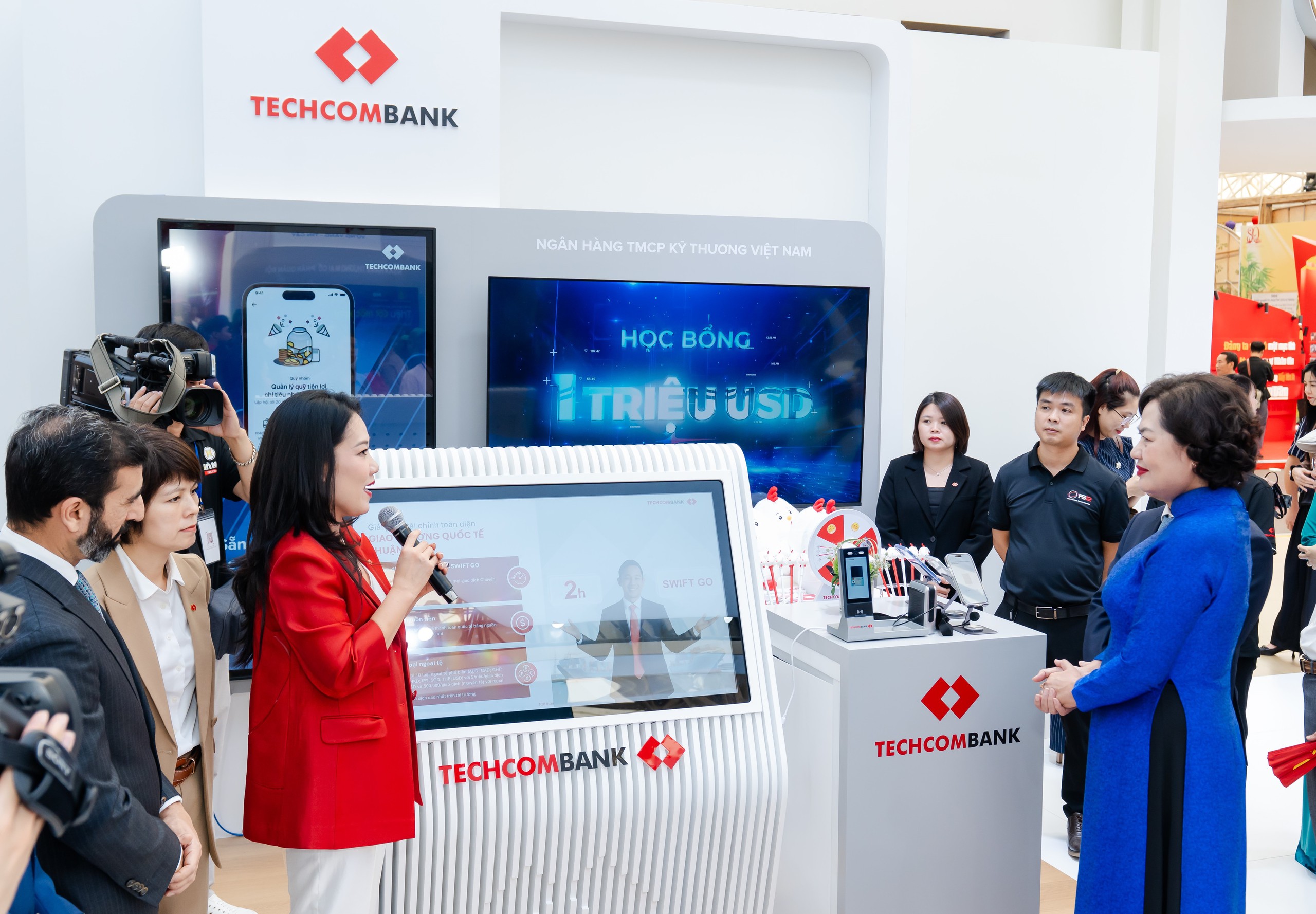 Triển lãm Thành tựu Đất nước 80 năm: Techcombank kết nối công nghệ và chuẩn sống mới- Ảnh 3.