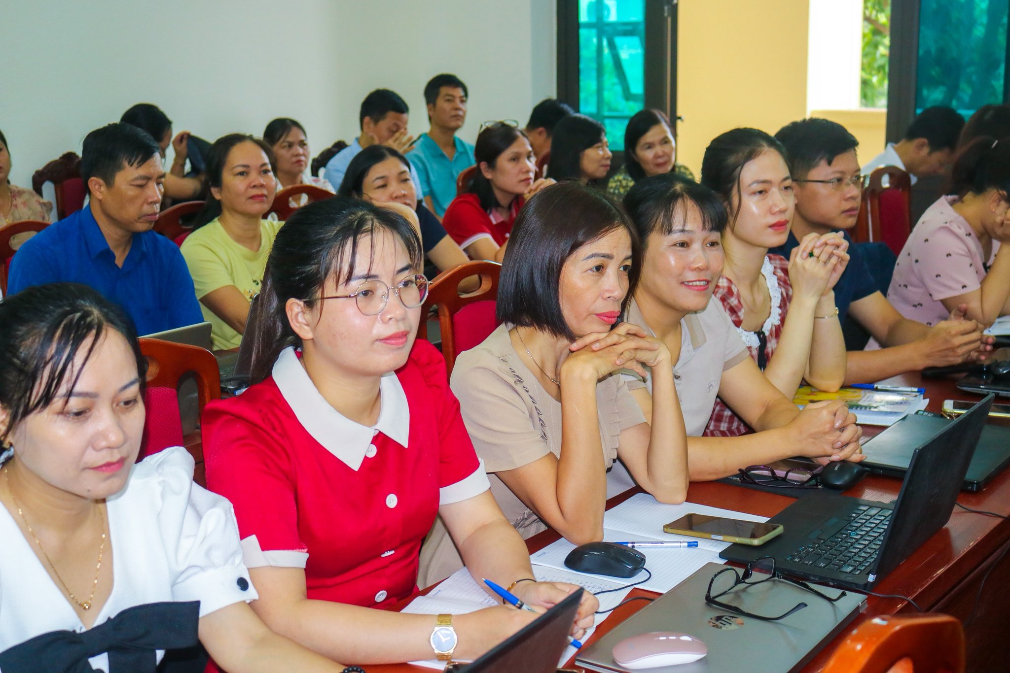 Gần 200 giáo viên ở xã tham gia khóa học AI và chuyển đổi số - Ảnh 1.