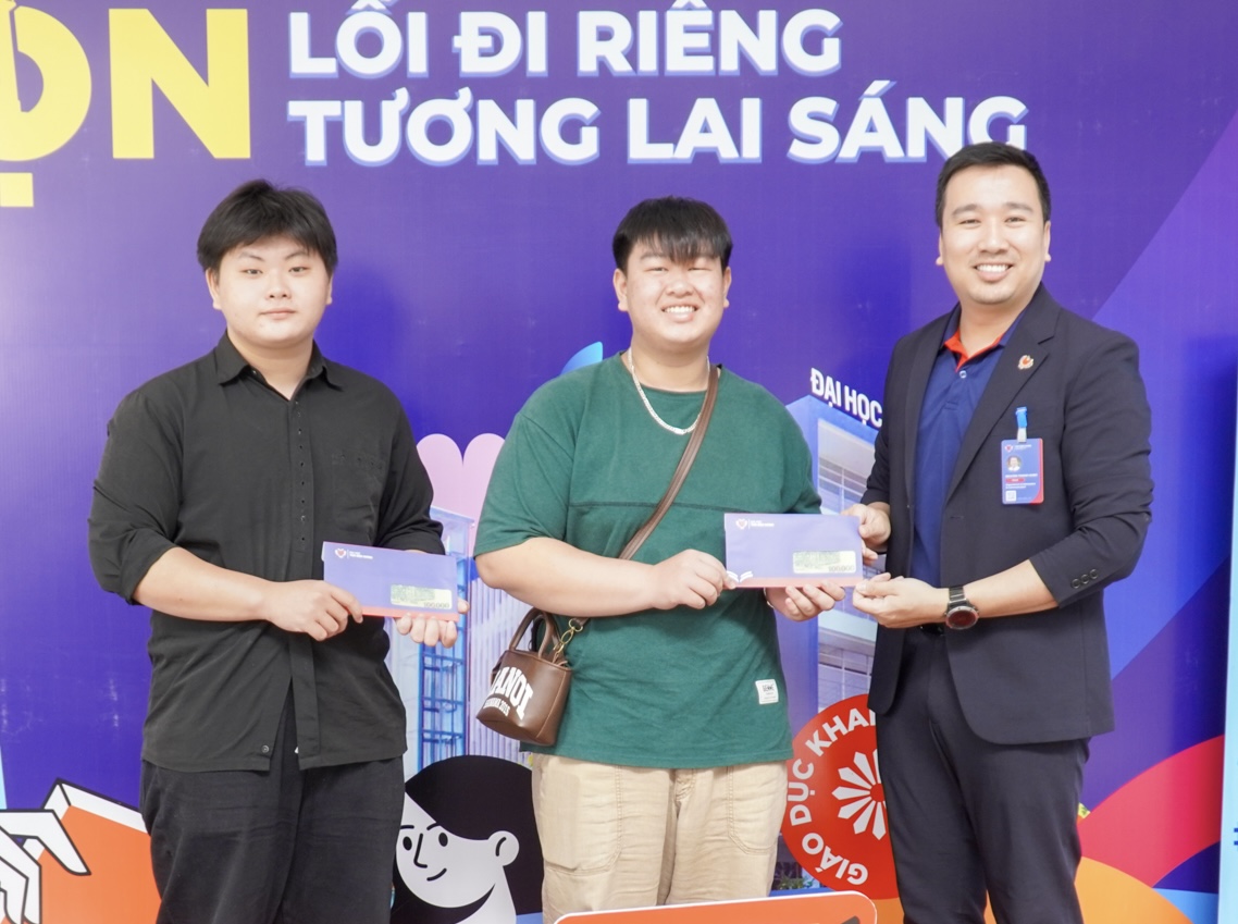 Một trường ĐH tặng 100.000 đồng cho mỗi sinh viên nhân dịp Quốc khánh 2.9 - Ảnh 1.