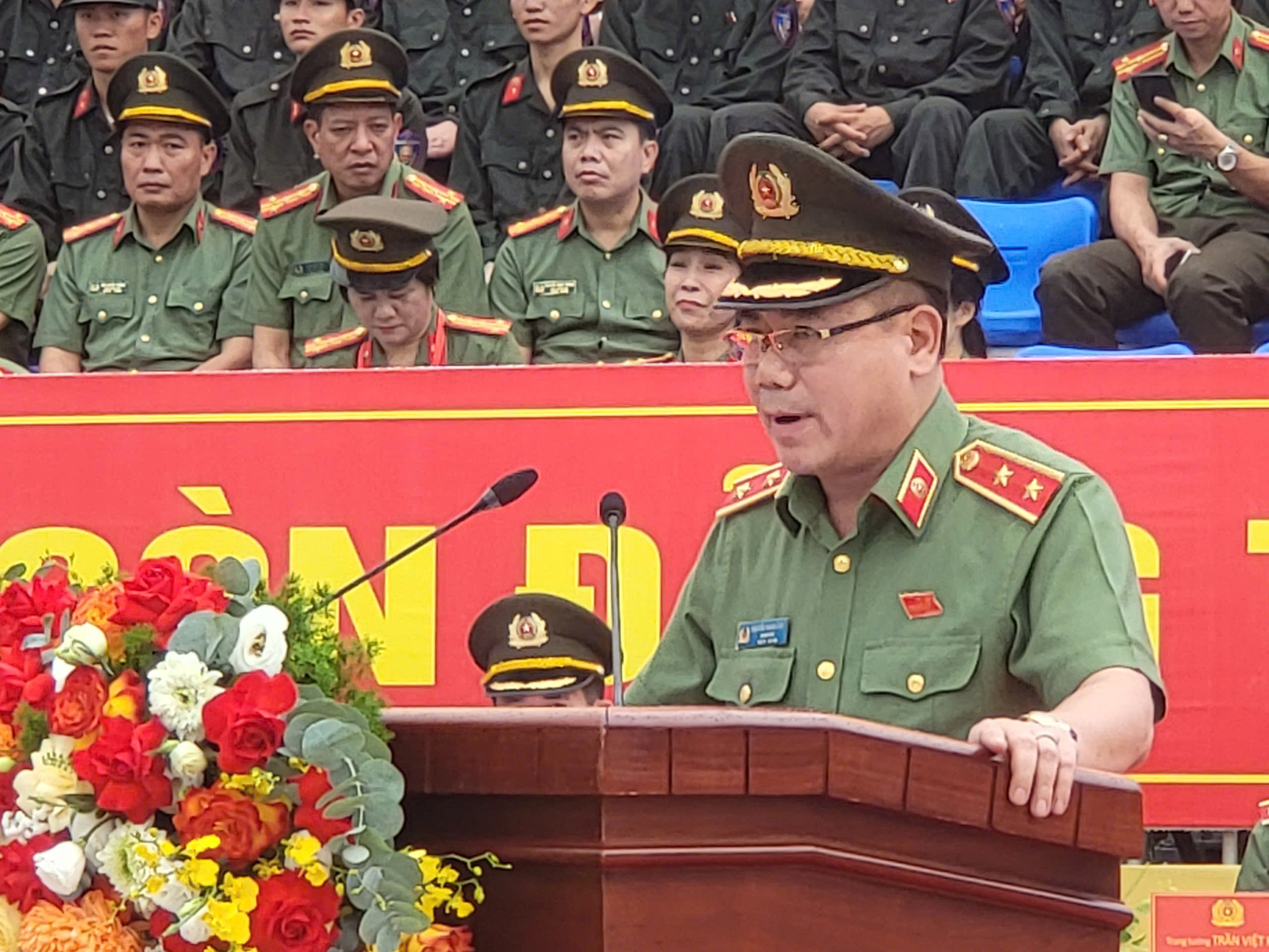 Trung tướng Nguyễn Thanh Tùng chỉ đạo hỗ trợ tối đa người dân xem diễu binh A80- Ảnh 1. Trung tướng Nguyễn Thanh Tùng chỉ đạo hỗ trợ tối đa người dân xem diễu binh A80- Ảnh 1.