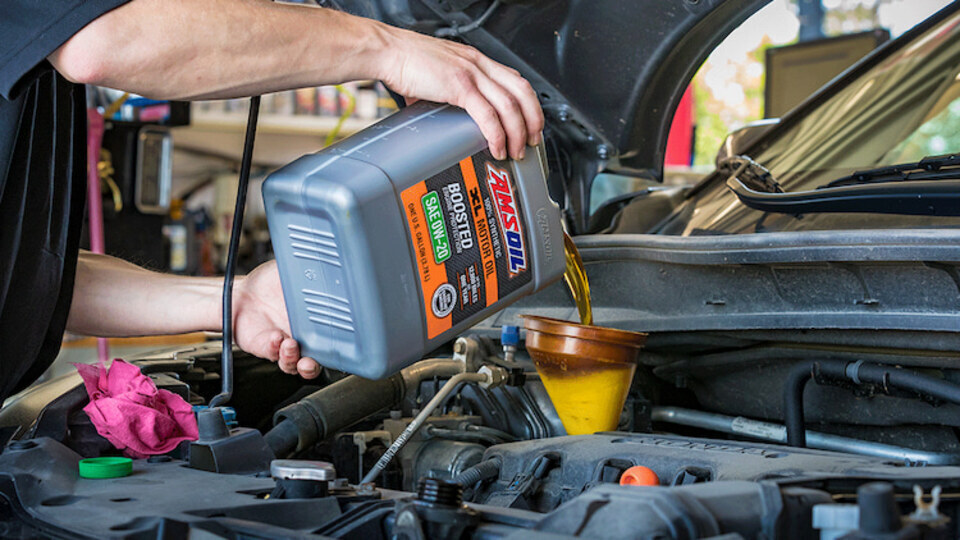 3 sai lầm tai hại khi thay dầu máy ô tô - Ảnh 2.