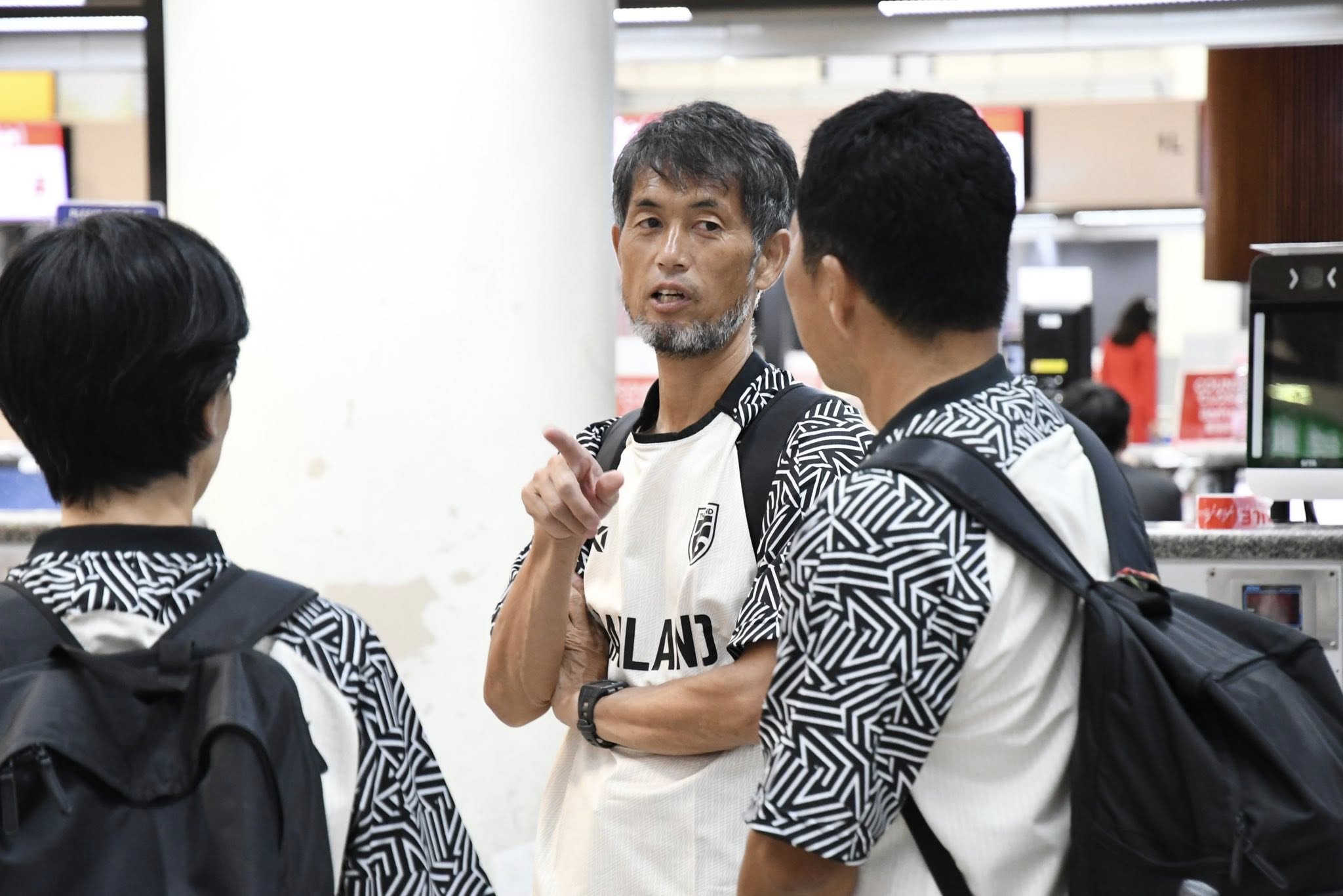 គ្រូបង្វឹកក្រុមជម្រើសជាតិថៃនិយាយអ្វីដែលគួរឲ្យភ្ញាក់ផ្អើលអំពីប្រទេសវៀតណាម៖ ពាន AFF Women's Cup ពិតជាគួរឲ្យភ្ញាក់ផ្អើល - រូបថត ២. HLV đội tuyển Thái Lan nói điều bất ngờ về Việt Nam: AFF Cup nữ rất kịch tính- Ảnh 2.