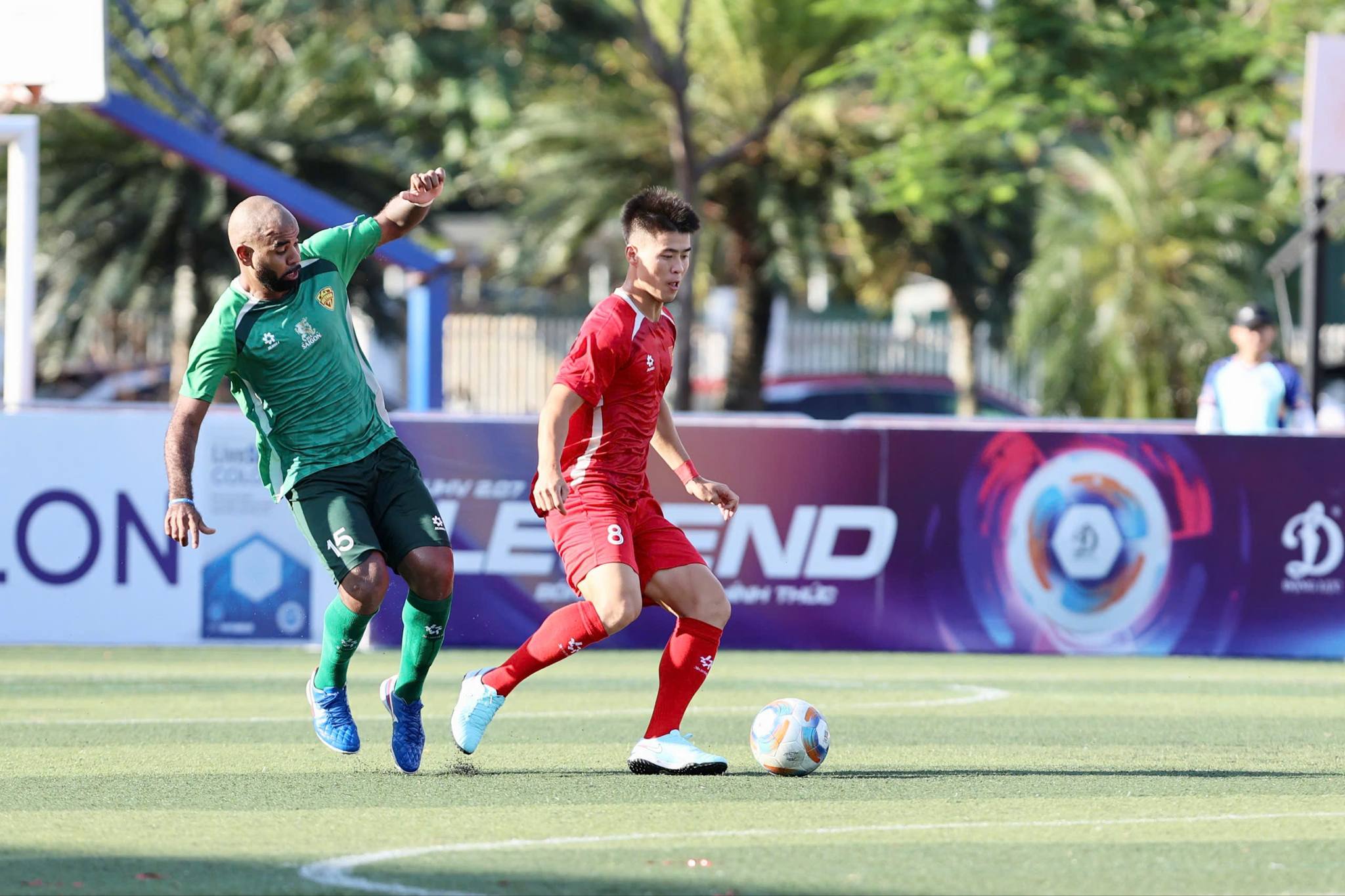 Vietnamesisches 7-Mann-Team beeindruckt Fußballstars  - Foto 4. Đội tuyển 7 người Việt Nam gây ấn tượng trước các ngôi sao bóng đá sân cỏ
- Ảnh 4.