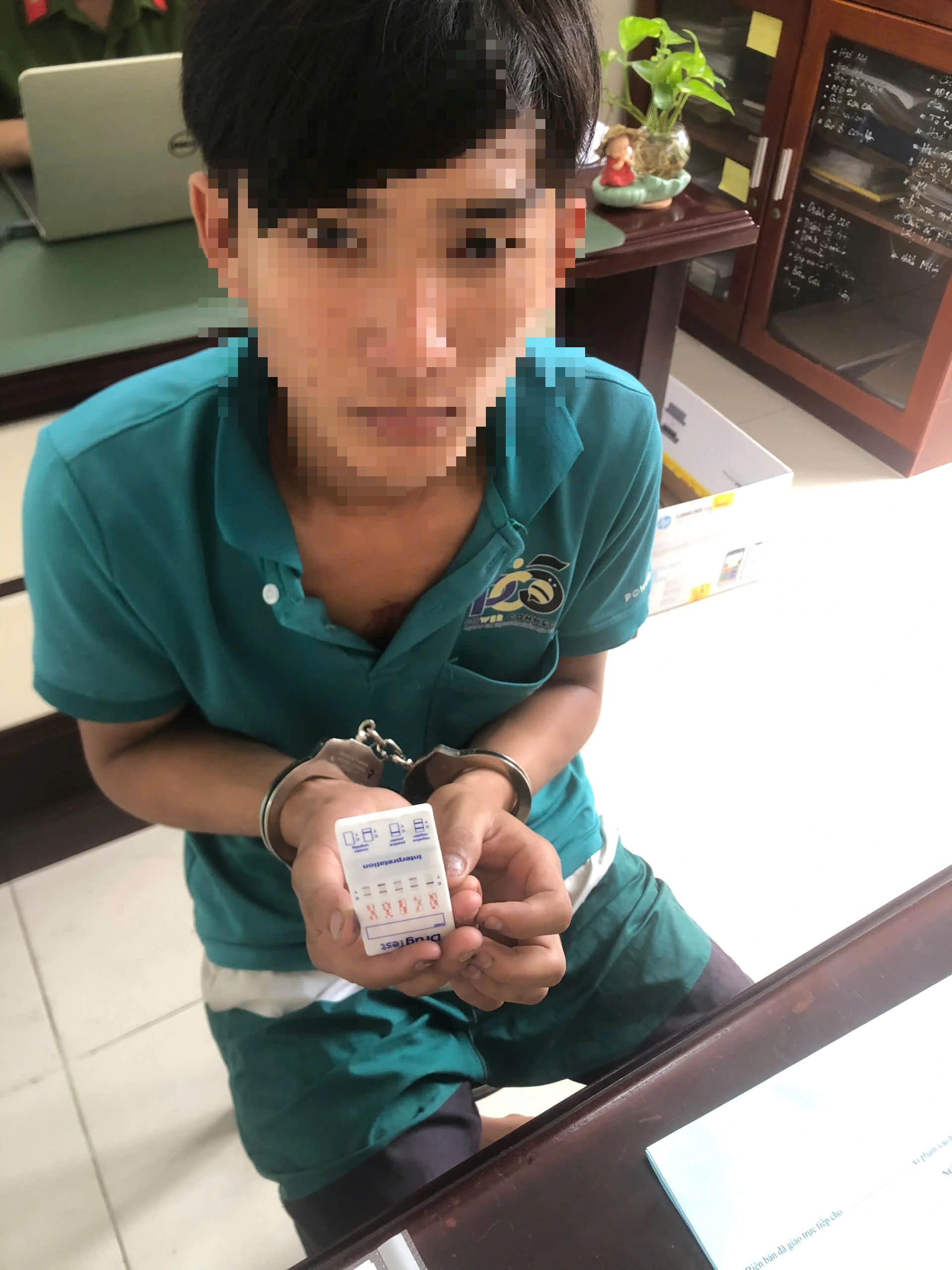 CSGT TP.HCM phát hiện ngư dân và tài xế xe khách dương tính ma túy- Ảnh 1.