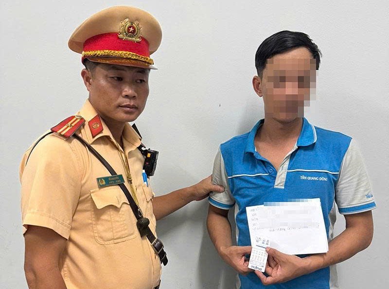 CSGT TP.HCM phát hiện ngư dân và tài xế xe khách dương tính ma túy- Ảnh 4.