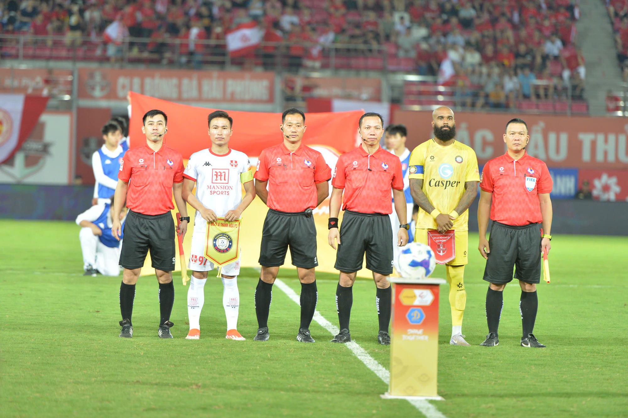 ປະທານ VPF ໂສກເສົ້າຕໍ່ການເສຍຊີວິດຢ່າງກະທັນຫັນຂອງຜູ້ພິພາກສາ ເຈີ່ນດິ່ງທິງ - ພາບ 2. Chủ tịch VPF đau xót trước sự ra đi đột ngột của trọng tài Trần Đình Thịnh- Ảnh 2.