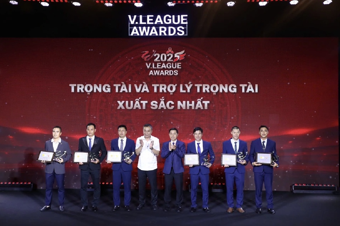 ຜູ້ພິພາກສາ Tran Dinh Thinh ໄດ້ເຖິງແກ່ມໍລະນະກຳ, ທ່ານເລຂາທິການໃຫຍ່ VFF: ຈະຈັດຕັ້ງພິທີສະເຫລີມສະຫລອງທີ່ສຸດ ແລະ ມີຄວາມໝາຍທີ່ສຸດ - ຮູບທີ 1. Trọng tài Trần Đình Thịnh qua đời, Tổng thư ký VFF: Sẽ tổ chức hậu sự trang trọng, nghĩa tình nhất- Ảnh 1.