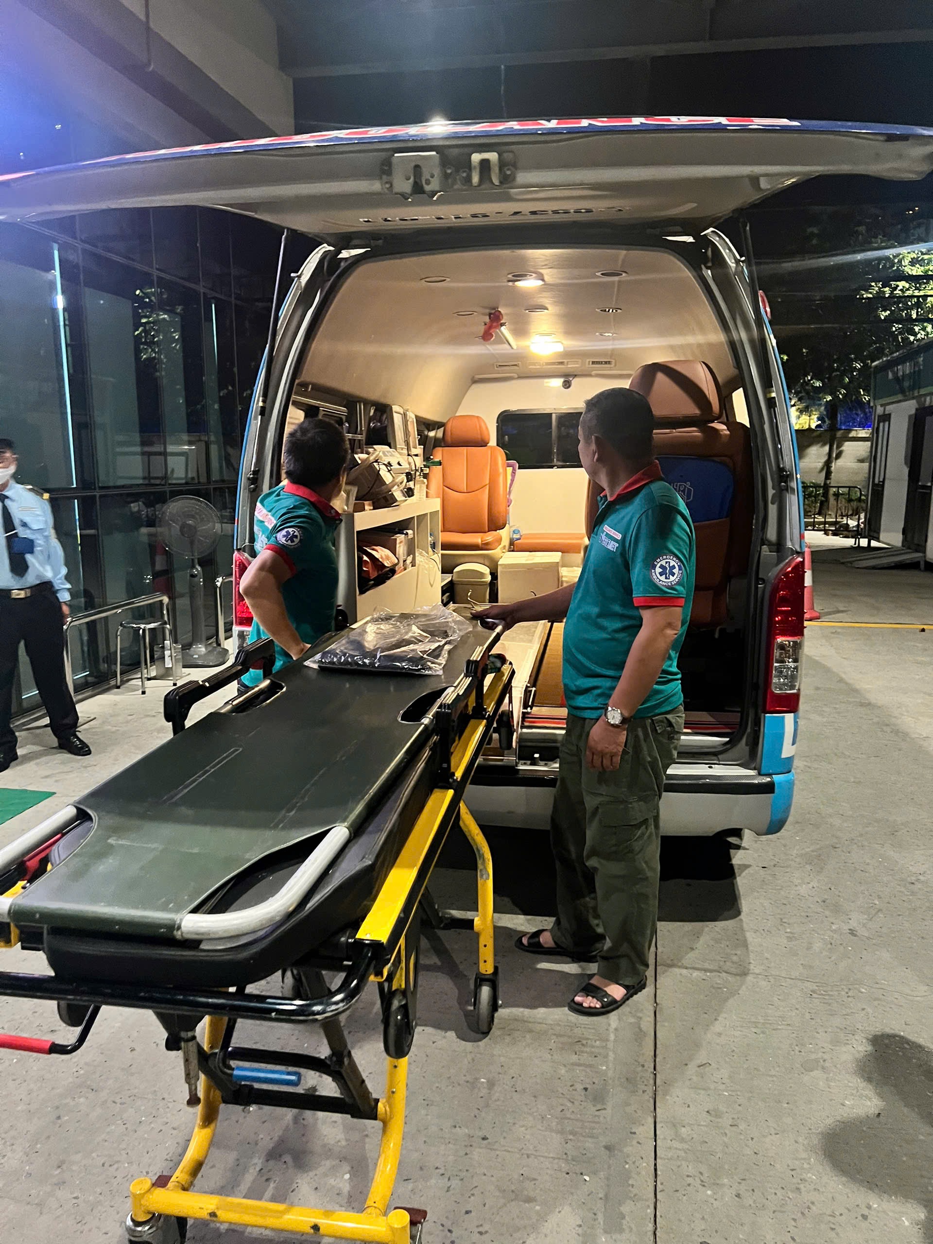 អាជ្ញាកណ្តាល Tran Dinh Thinh ដួលសន្លប់ក្នុងវ័យ៤៣ឆ្នាំ៖ បាល់ទាត់វៀតណាម រន្ធត់ និងឈឺចាប់! - រូបថត ៦. Trọng tài Trần Đình Thịnh bị ngất, đã qua đời ở tuổi 43: Bóng đá Việt Nam bàng hoàng, đau đớn!- Ảnh 6.