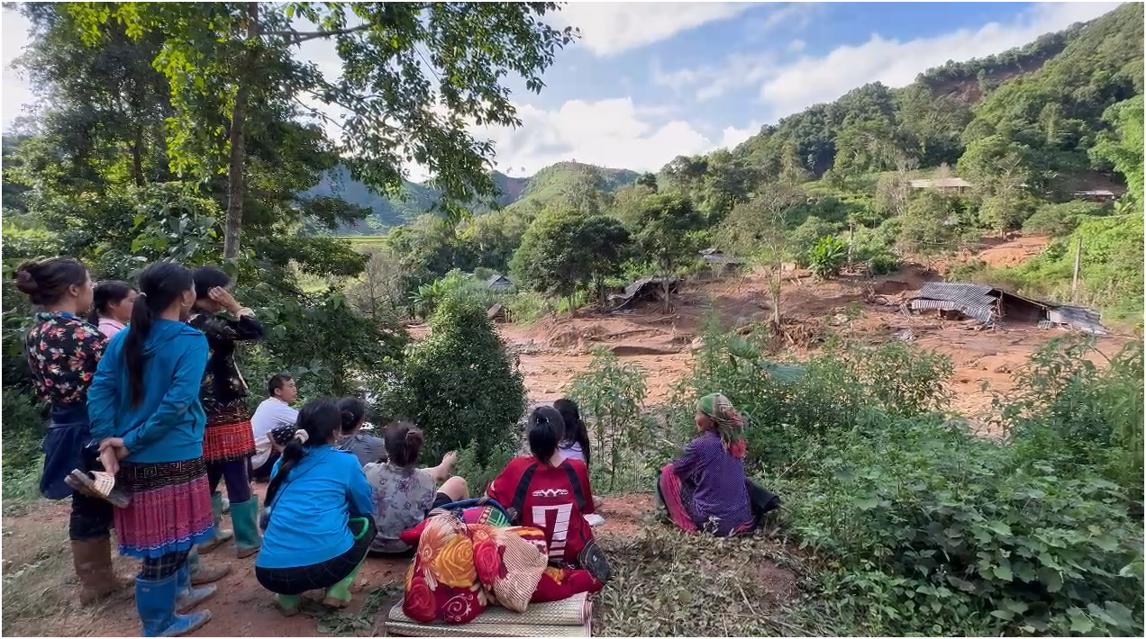 Những vết c&agrave;o 'nuốt chửng' ng&ocirc;i l&agrave;ng nhỏ ở Điện Bi&ecirc;n- Ảnh 1.