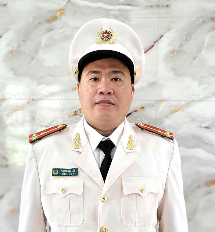 Thượng úy Phạm Ngọc Lâm: 'Mỗi người dù sa ngã, đều có thể làm lại cuộc đời'- Ảnh 1. Thượng úy Phạm Ngọc Lâm: 'Mỗi người dù sa ngã, đều có thể làm lại cuộc đời'- Ảnh 1.