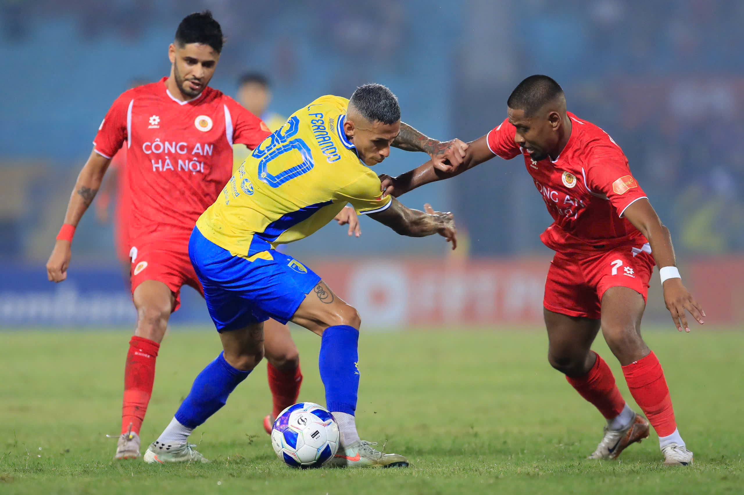 Der Hanoi Club geht in der Gruppe der Kandidaten für die V-League-Meisterschaft unter – Foto 1. CLB Hà Nội lạc lõng trong nhóm ứng viên vô địch V-League- Ảnh 1.