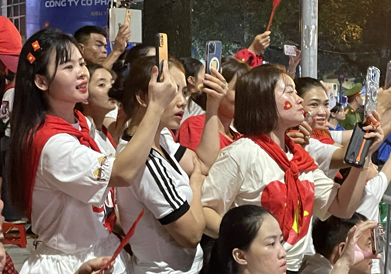 Người trẻ 'cháy' hết mình cùng đại lễ A80 - Ảnh 4.